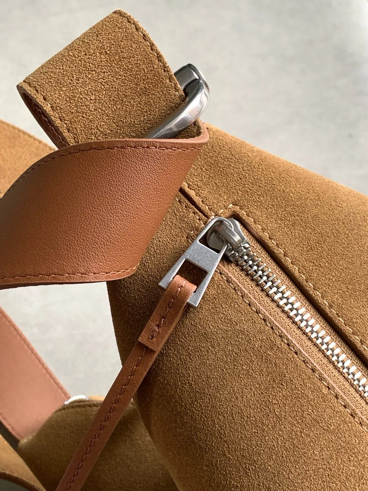 Fashion Item Travel Leather Image 9 Fashion Item Travel Leather Image 9