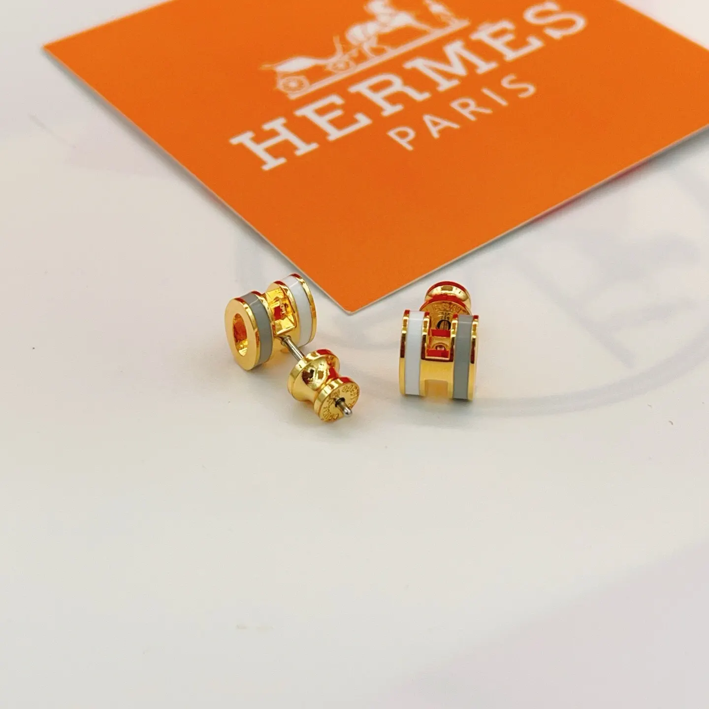 Hermes 金色 耳钉 小巧点缀款