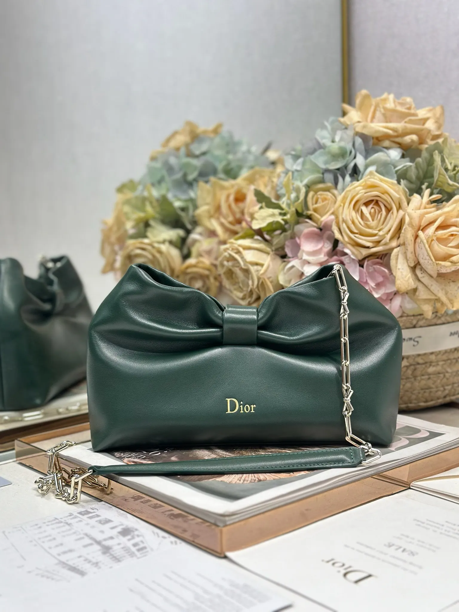 Dior 綠色 小牛皮 可拆卸鏈條以蝴蝶结 点缀更显精致 可手提或斜挎 鏈條包 精致鏈條款