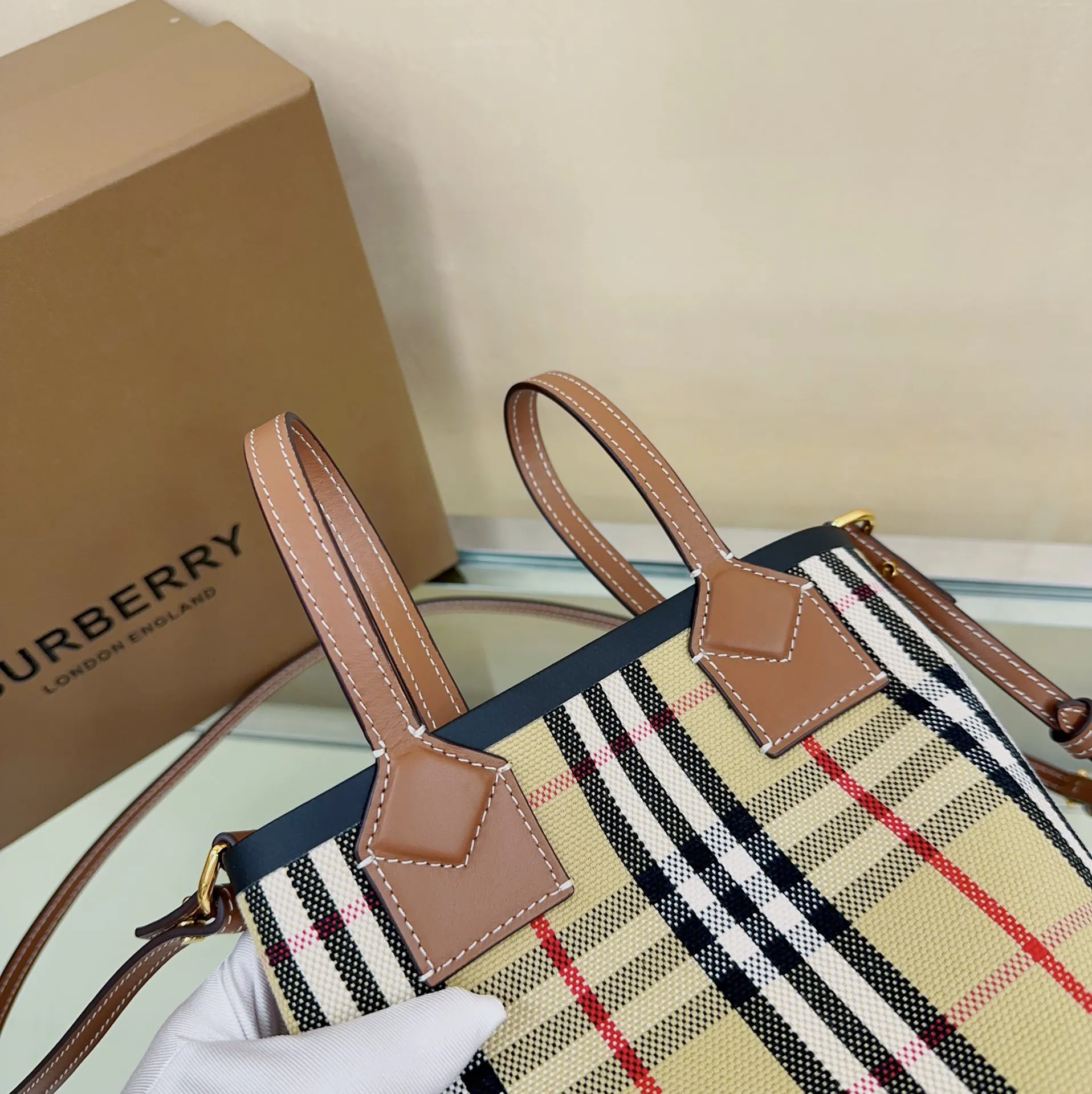 Burberry 小牛皮 托特包 大容量托特款