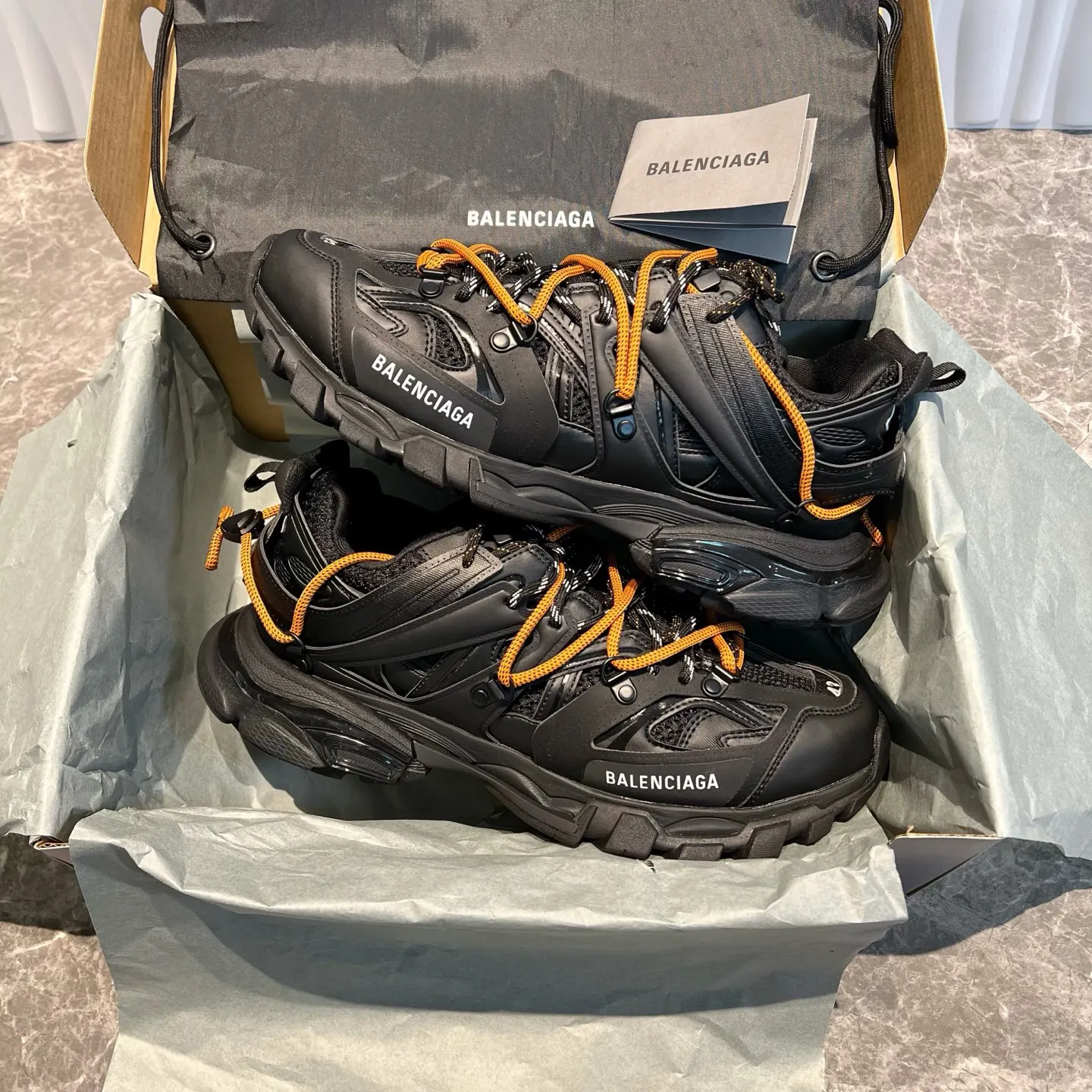 Balenciaga 單肩包 日常搭配
