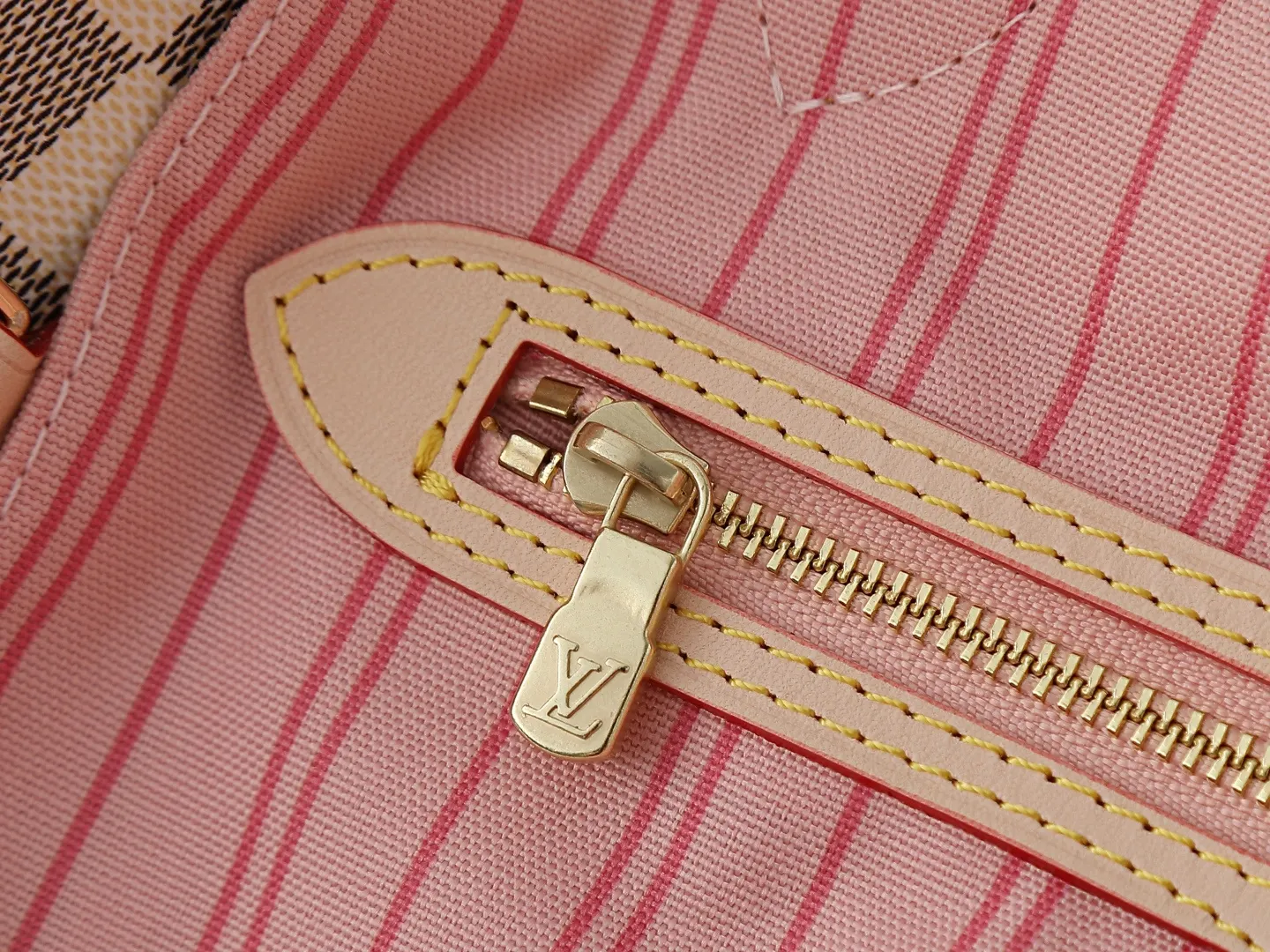 Neverfull 老花 帆布 手拿包 精致手拿款