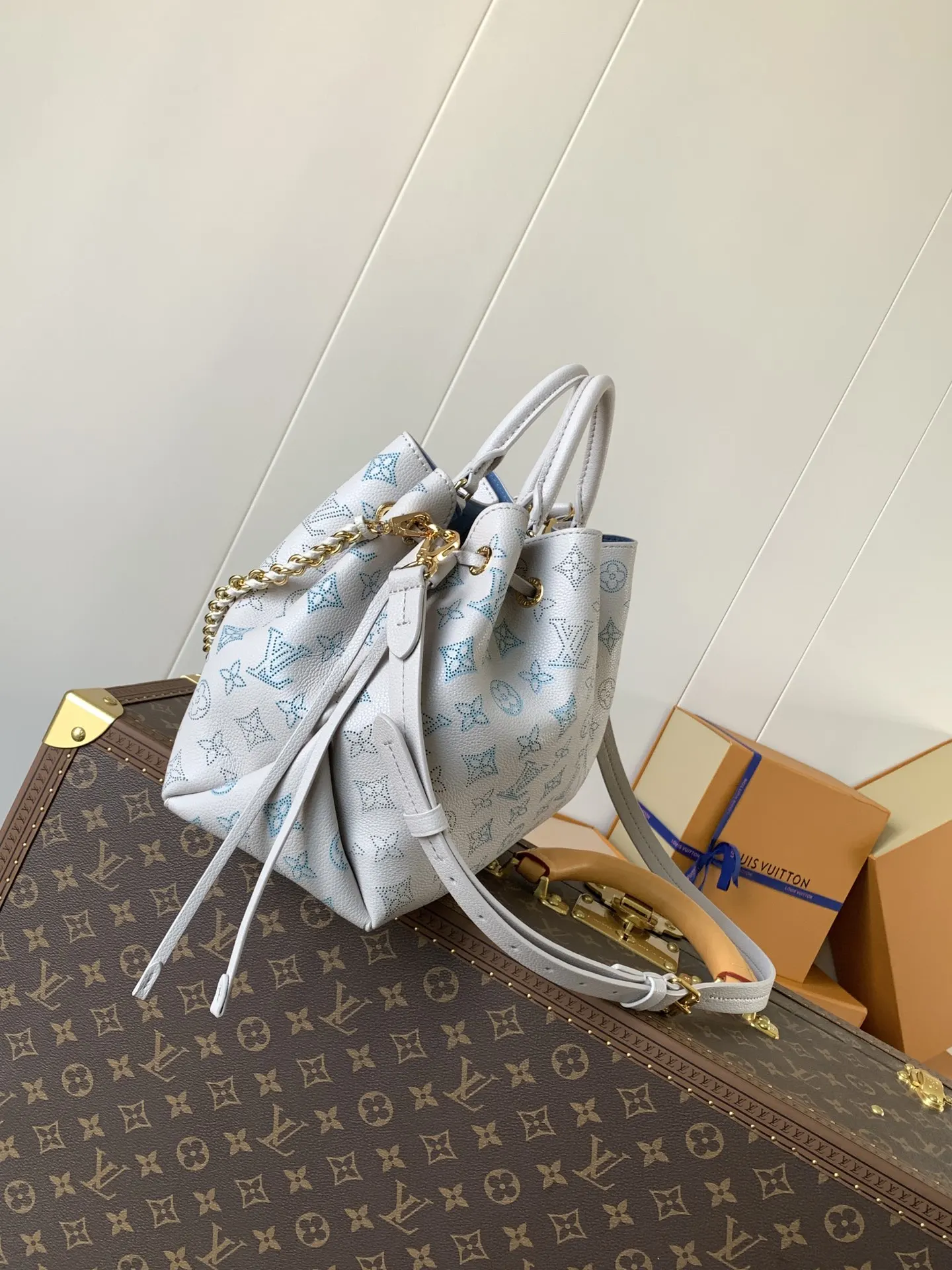 牛皮 宽敞空间和拉链内袋方便存放日常所需和贵重物品 成就跨 托特包 大容量托特款
