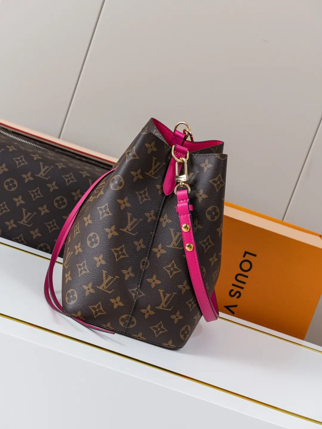 LV 老花 牛皮 收納包 旅行收納款