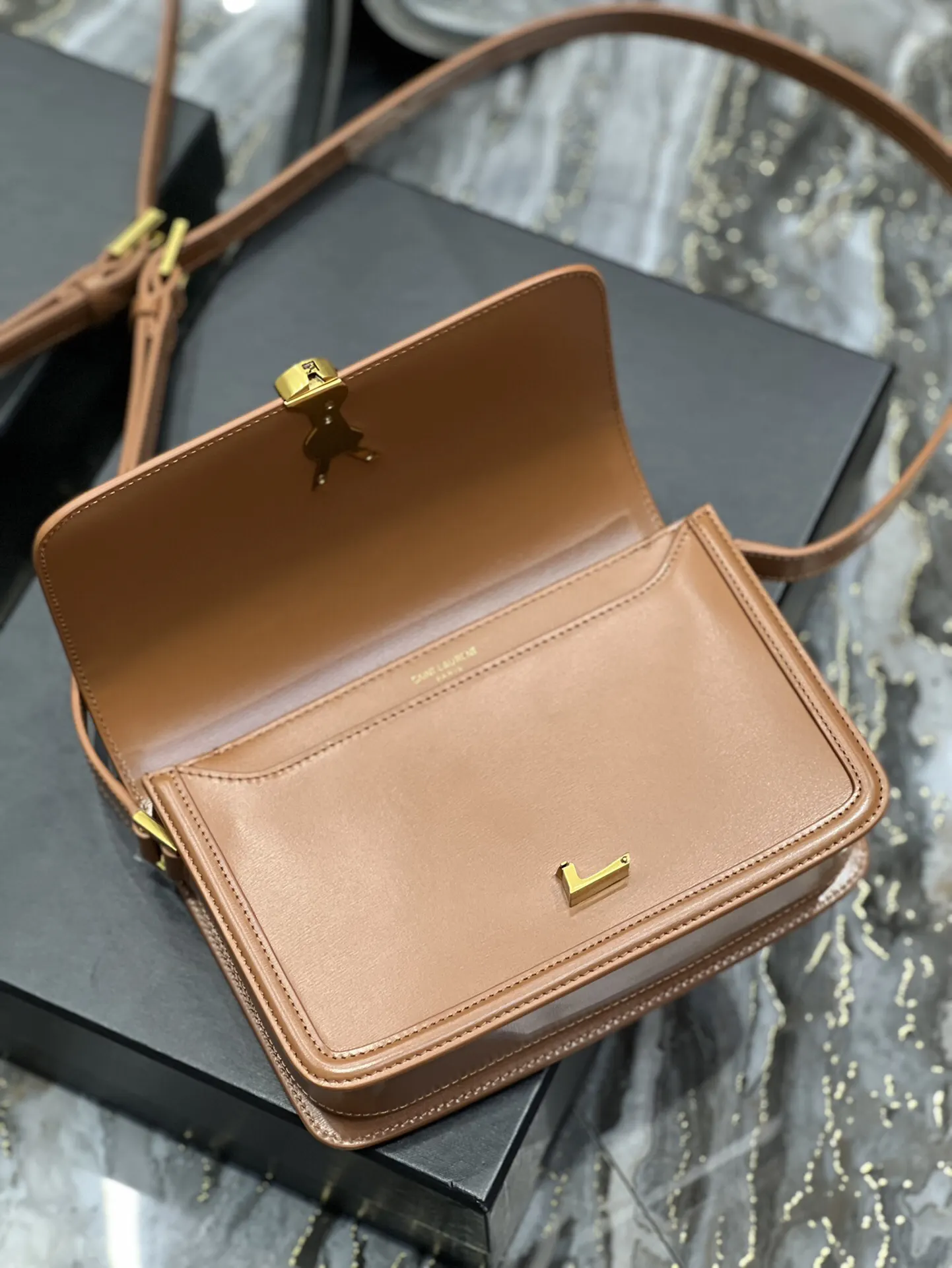 Crossbody Bag Lightweight Leather
