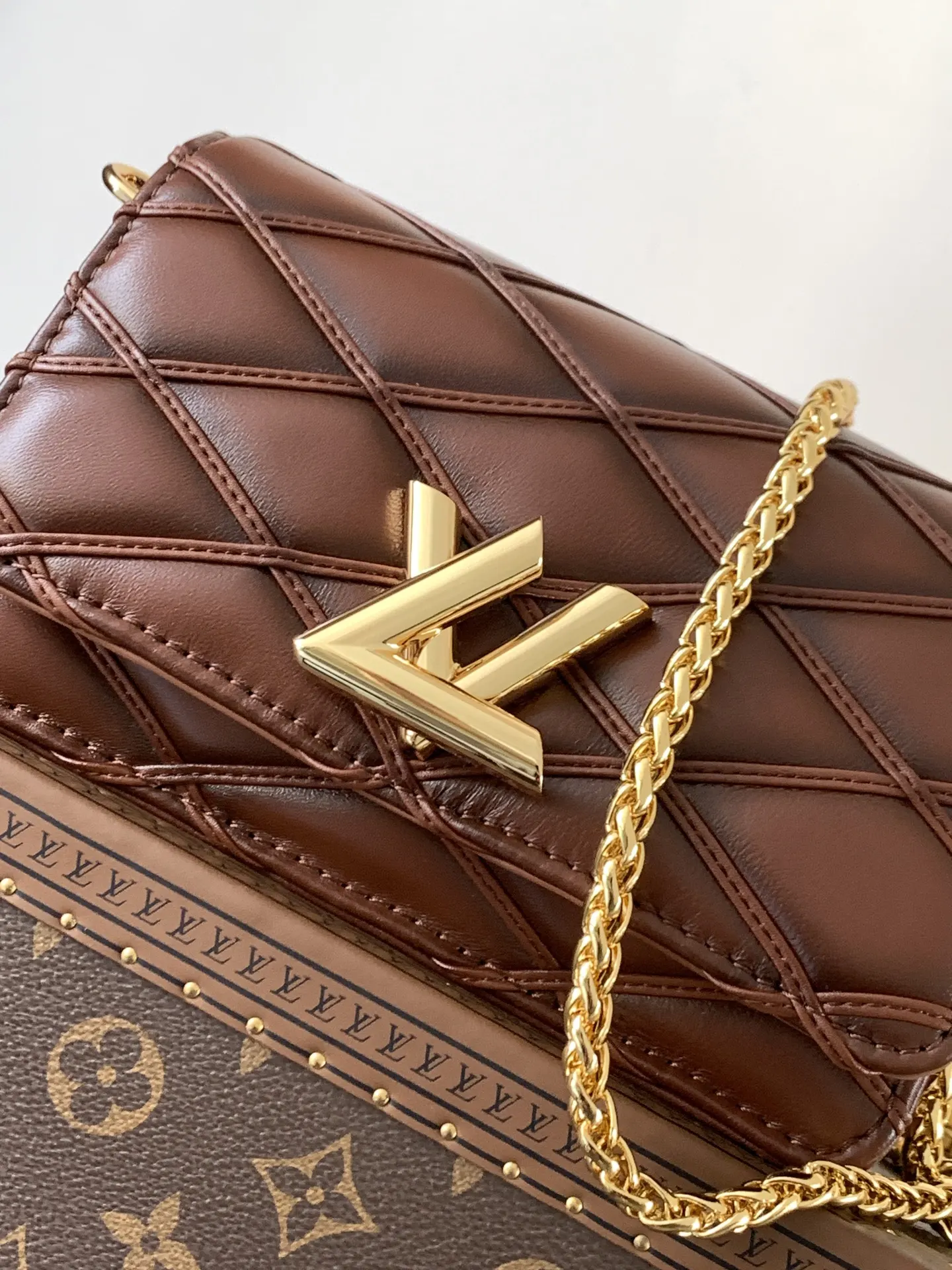 LV Twist black and brown color scheme chain bag, shoulder crossbody Image 7