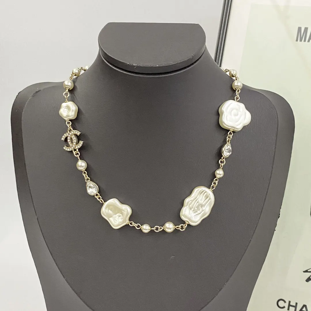 Chanel 珍珠 双C 满钻 贝母 项链 精致锁骨链