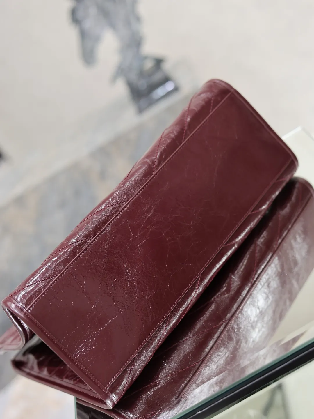 牛皮 油蜡牛皮材质 表面自然褶皱 手感软糯又耐用 鏈條包 精致鏈條款
