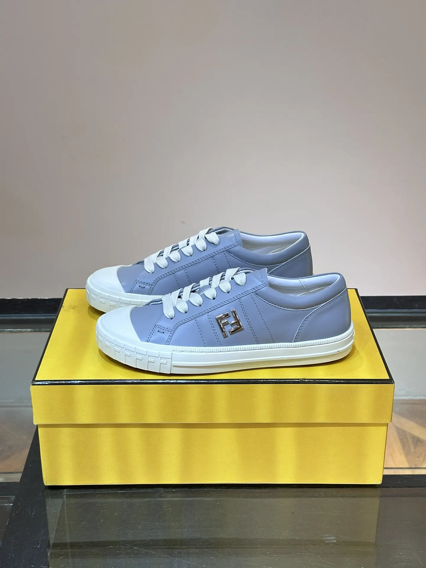 Fendi 運動鞋 休閒百搭款(數字3) Fendi 運動鞋 休閒百搭款(數字3)