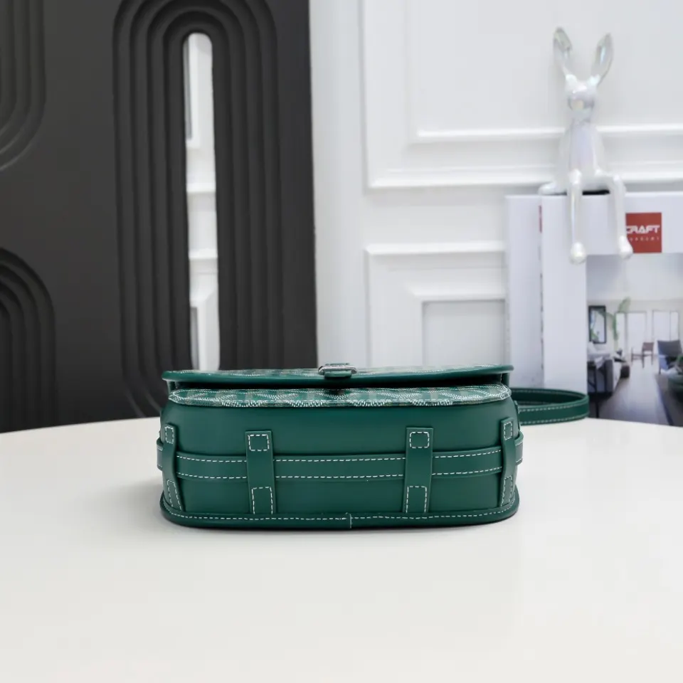 Goyard 綠色 皮質镶边以线条的方式凸显出包身轮廓 翻盖的皮質内衬亦 收納包 旅行收納款