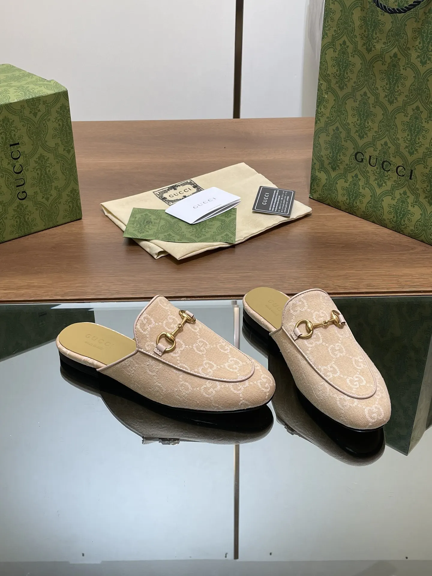 Gucci GG Supreme 米色 乐福鞋