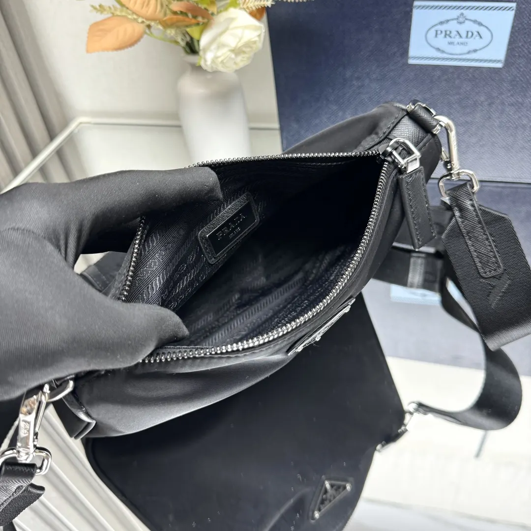 Prada Re-Nylon 黑色 斜背包