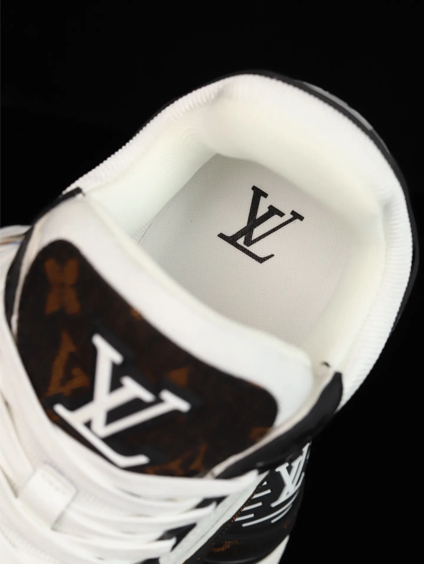 Louis Vuitton 运动鞋(數字5) Louis Vuitton 运动鞋(數字5)