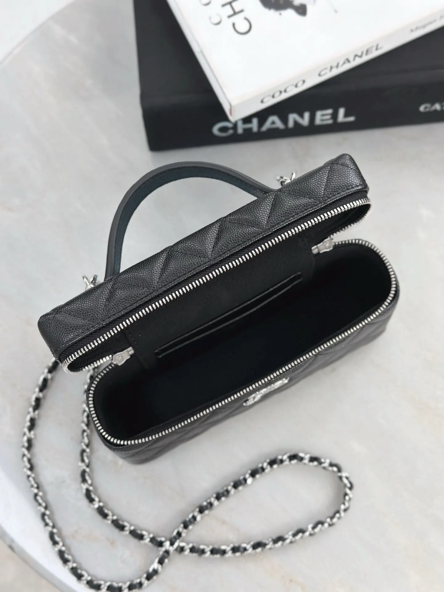 CHANEL 19 Bag 黑色荔枝纹牛皮链条包 复古款
