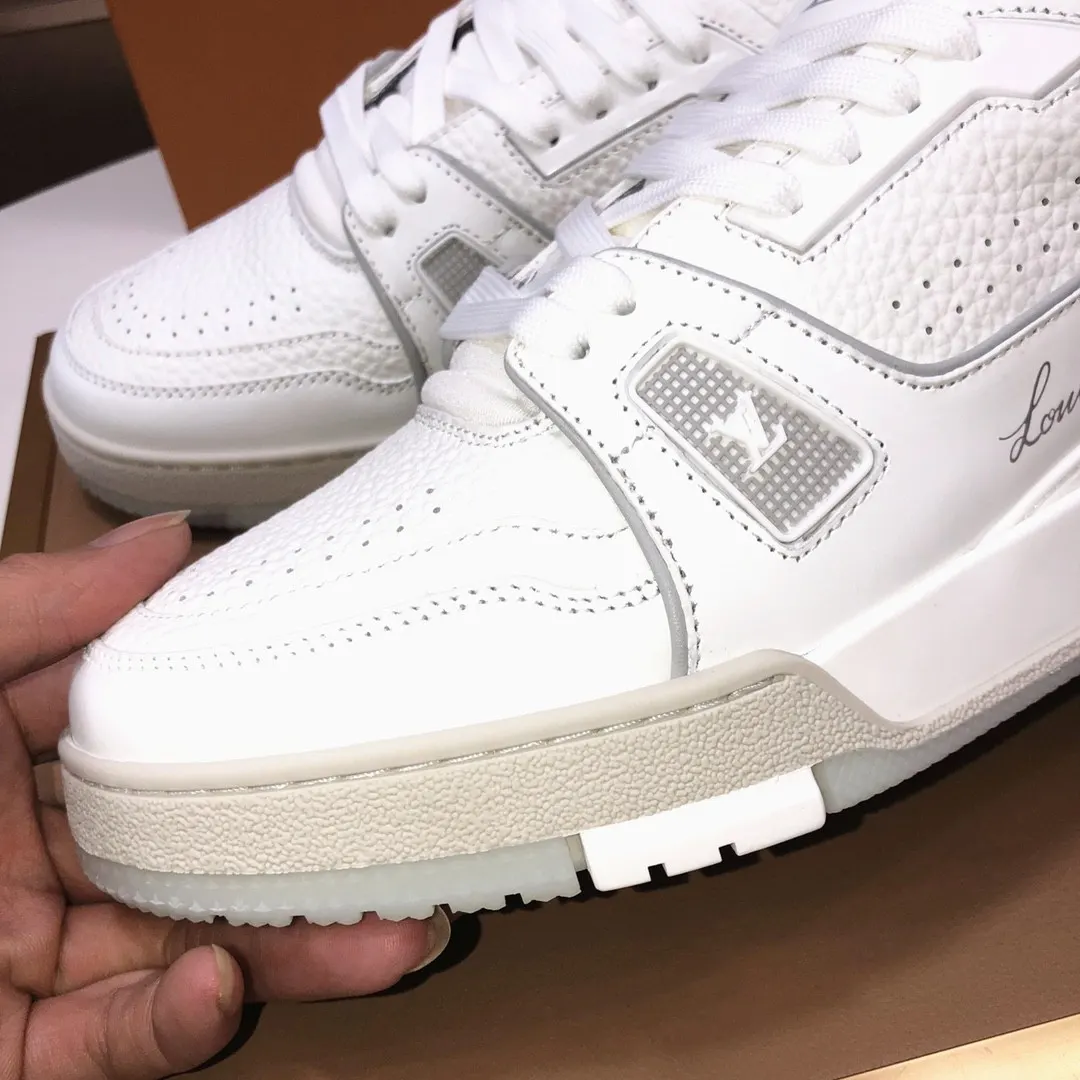 LV White Low-Top Sneakers Image 7 LV White Low-Top Sneakers Image 7