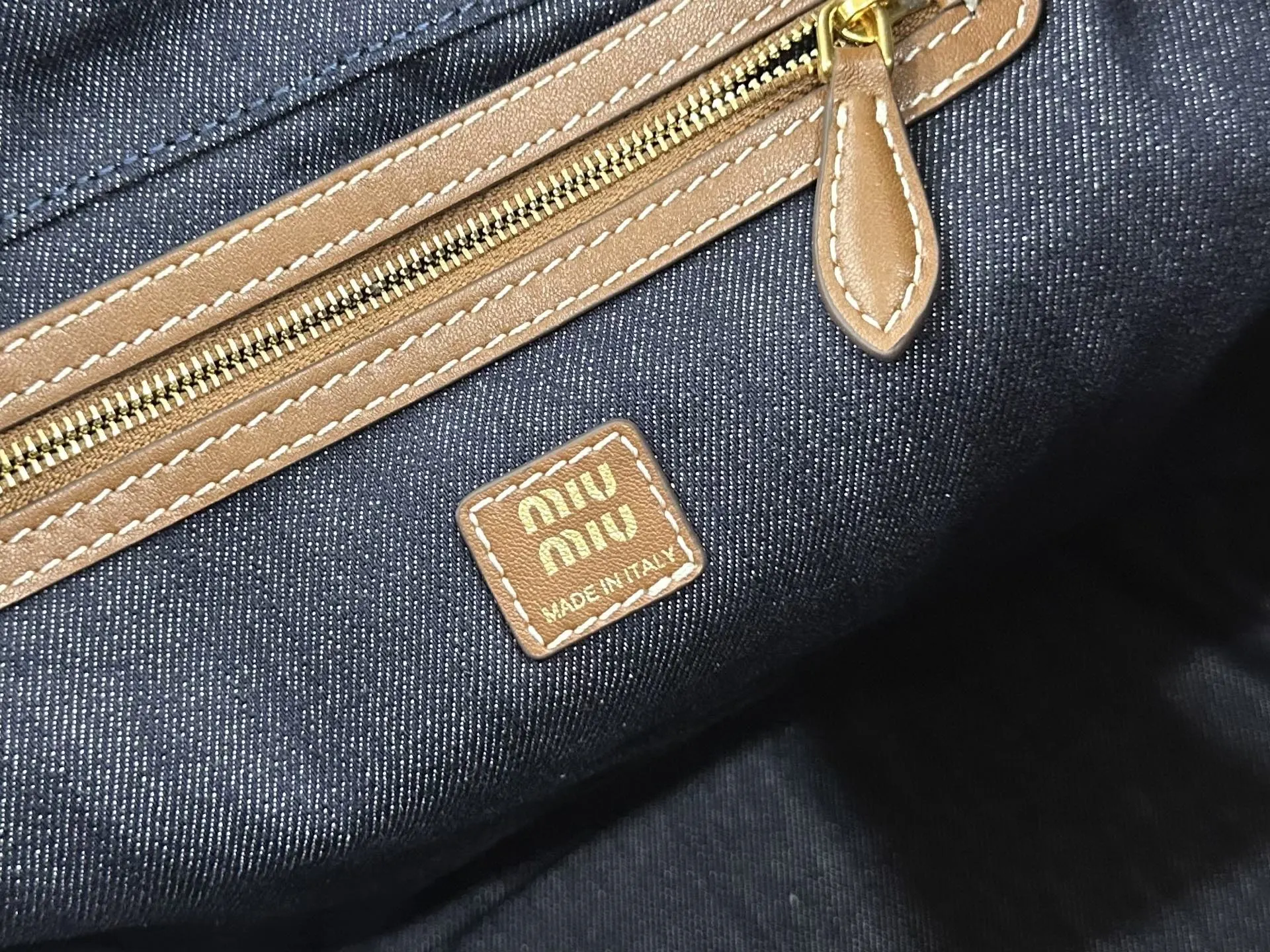 Miu 牛仔 丹宁 皮革 雙肩包 实用雙肩款