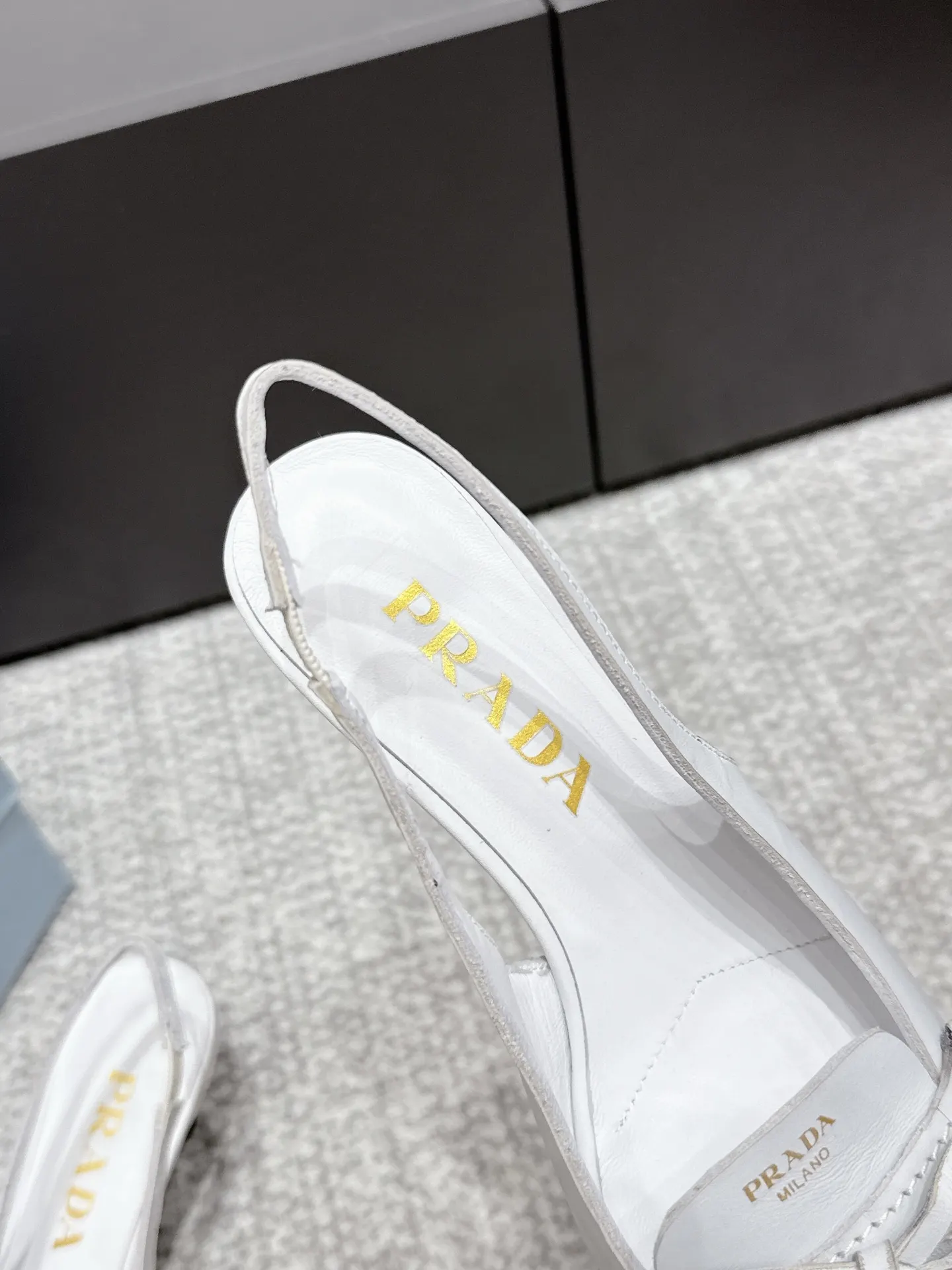 PRADA 牛皮 羊皮 休闲鞋 舒适百搭款