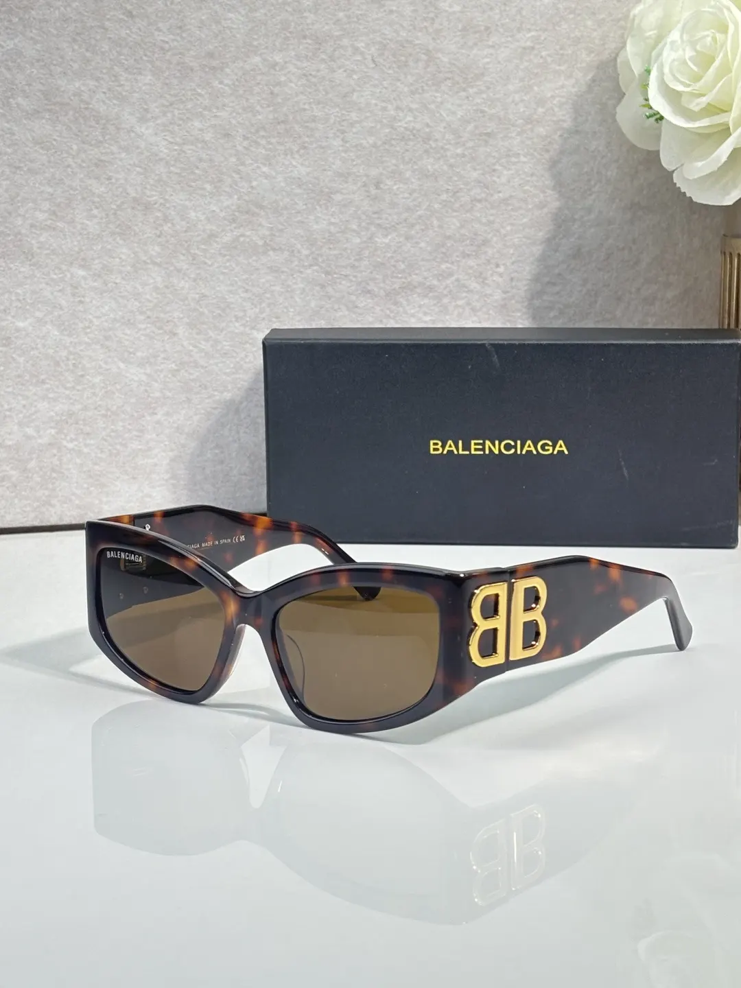 Balenciaga BB0321S 太阳镜 精致搭配