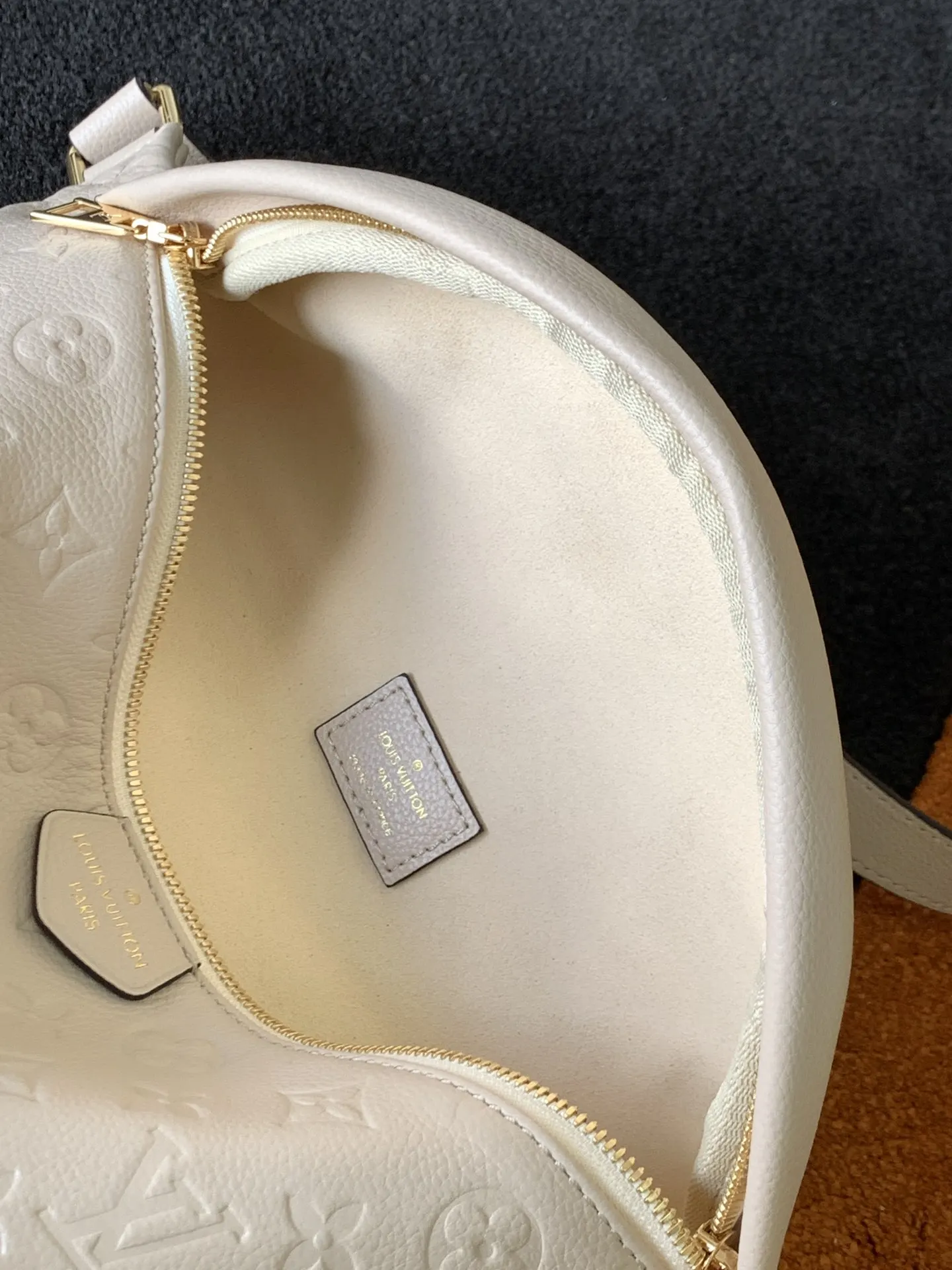Louis Vuitton Black White Belt Bag Casual Image 9 Louis Vuitton Black White Belt Bag Casual Image 9