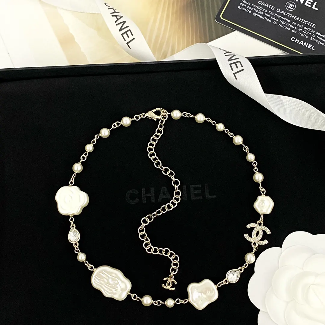Chanel 珍珠 双C 满钻 贝母 项链 精致锁骨链
