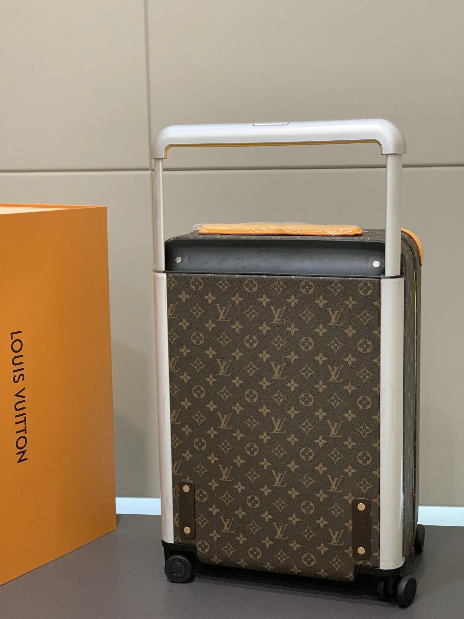 灰色 銀色 拉杆真皮包裹 行李箱 旅行拉杆款 輕便出行款