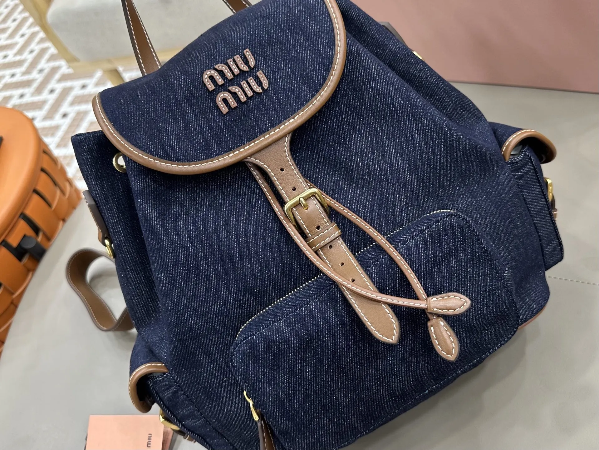 Miu 牛仔 丹宁 皮革 雙肩包 实用雙肩款