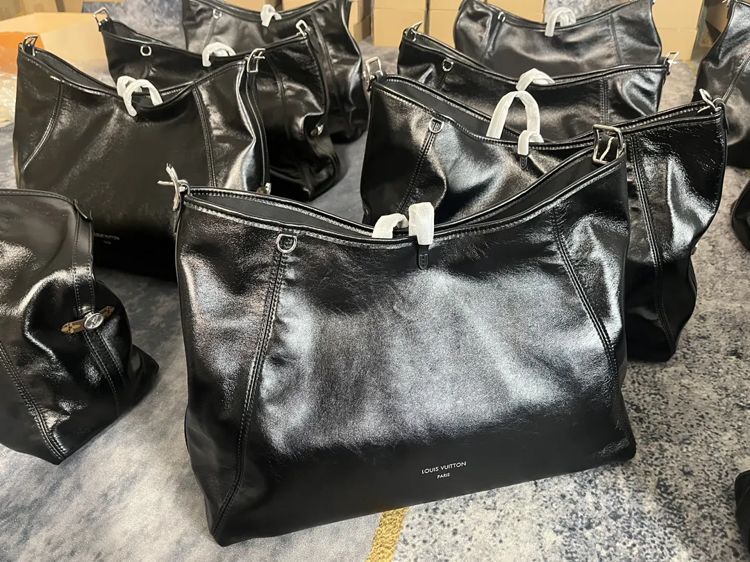 CarryAll 羊皮 跳码渠道级 中号羊皮 Ca 腋下包 復古腋下背款(數字9) CarryAll 羊皮 跳码渠道级 中号羊皮 Ca 腋下包 復古腋下背款(數字9)
