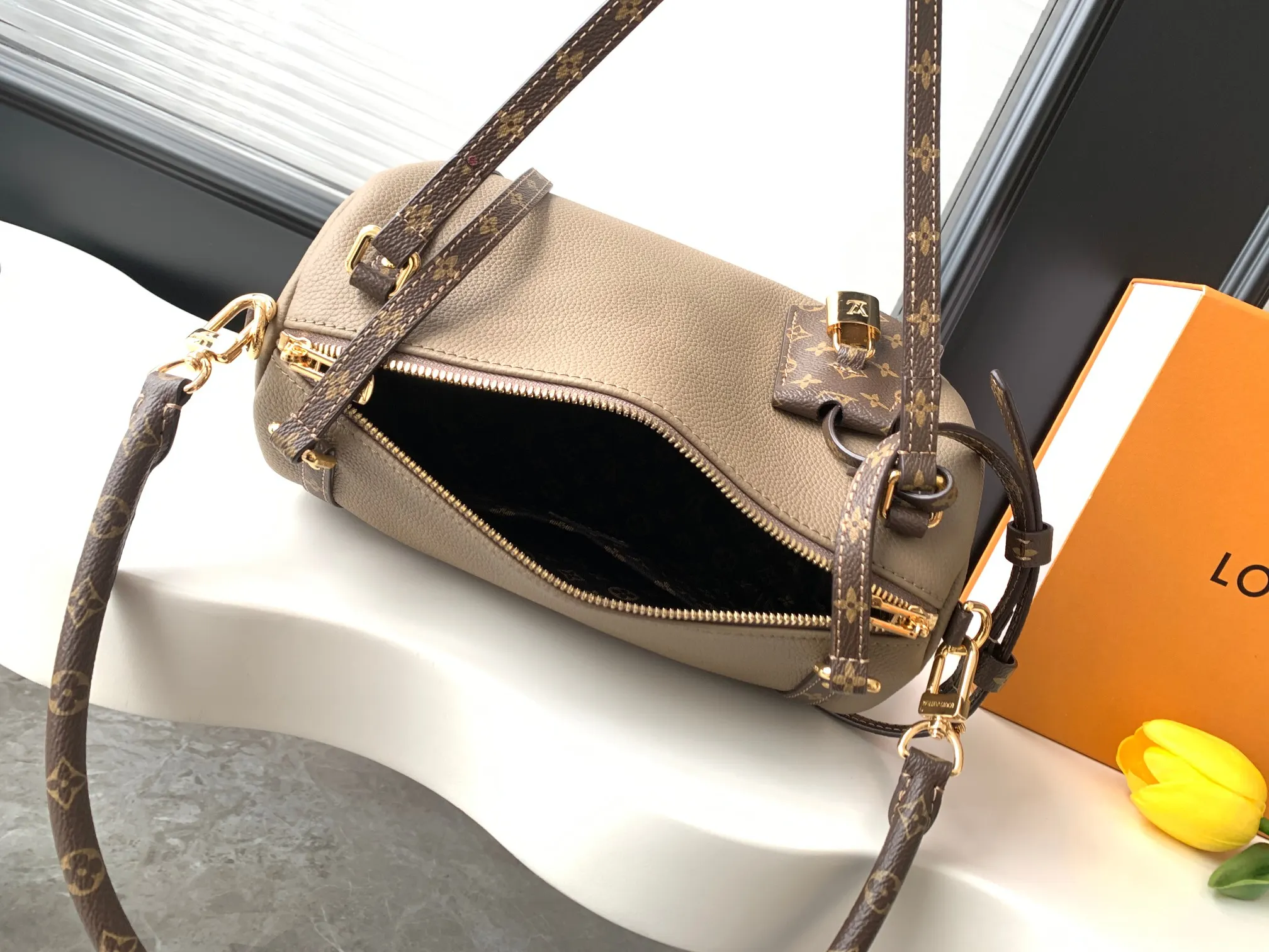 LV Keepall grey, travel bag, large capacity travel model Image 8 LV Keepall grey, travel bag, large capacity travel model Image 8
