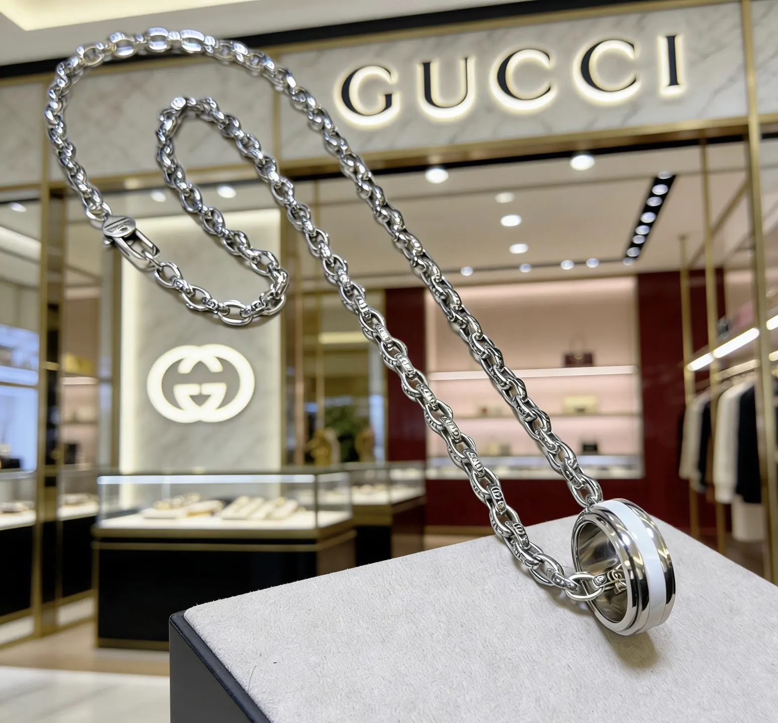 Gucci Chain Bag Shoulder Messenger Image 4 Gucci Chain Bag Shoulder Messenger Image 4