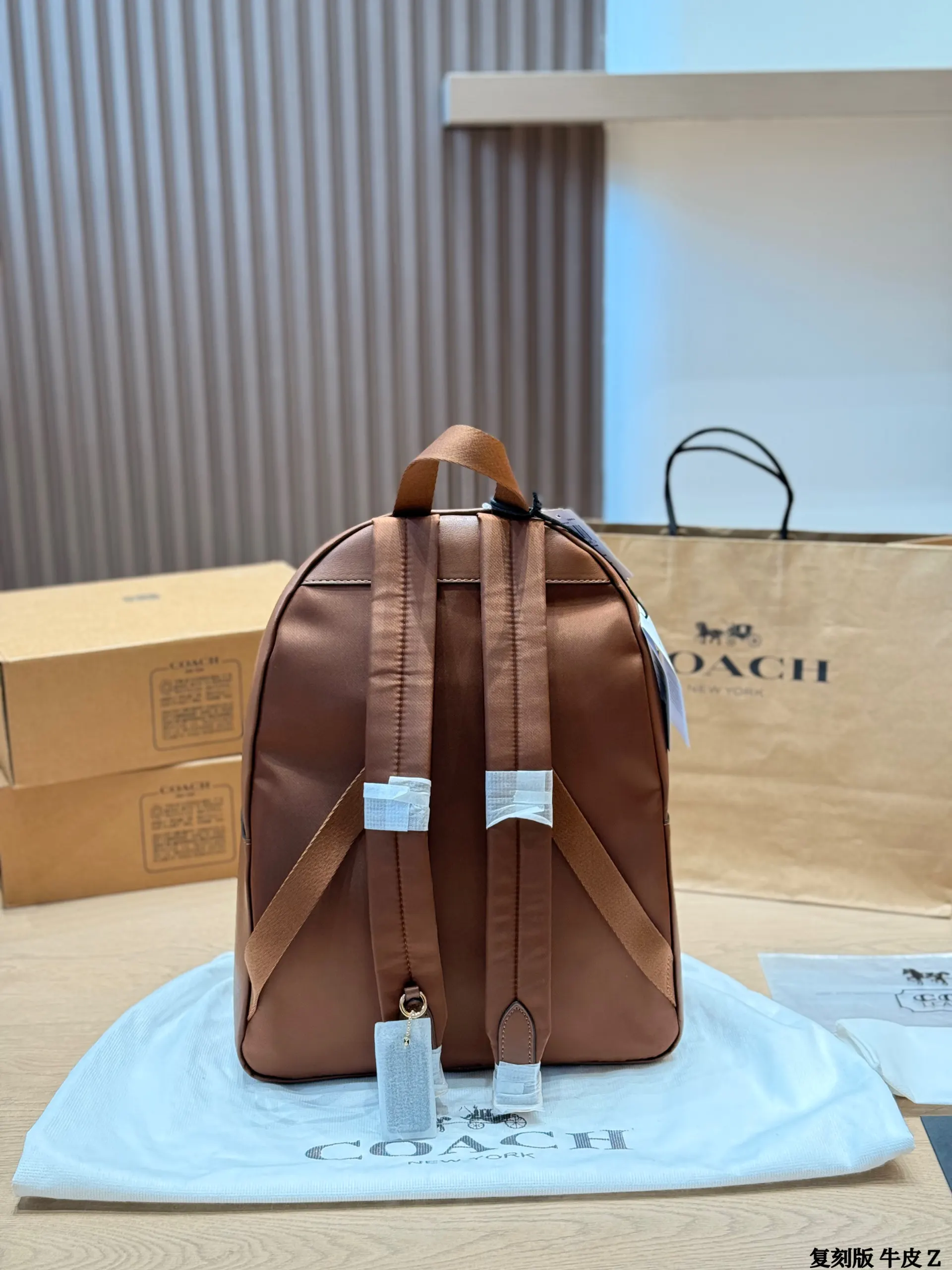 Coach 棕色 老花 牛皮 雙肩包 实用雙肩款(數字9) Coach 棕色 老花 牛皮 雙肩包 实用雙肩款(數字9)