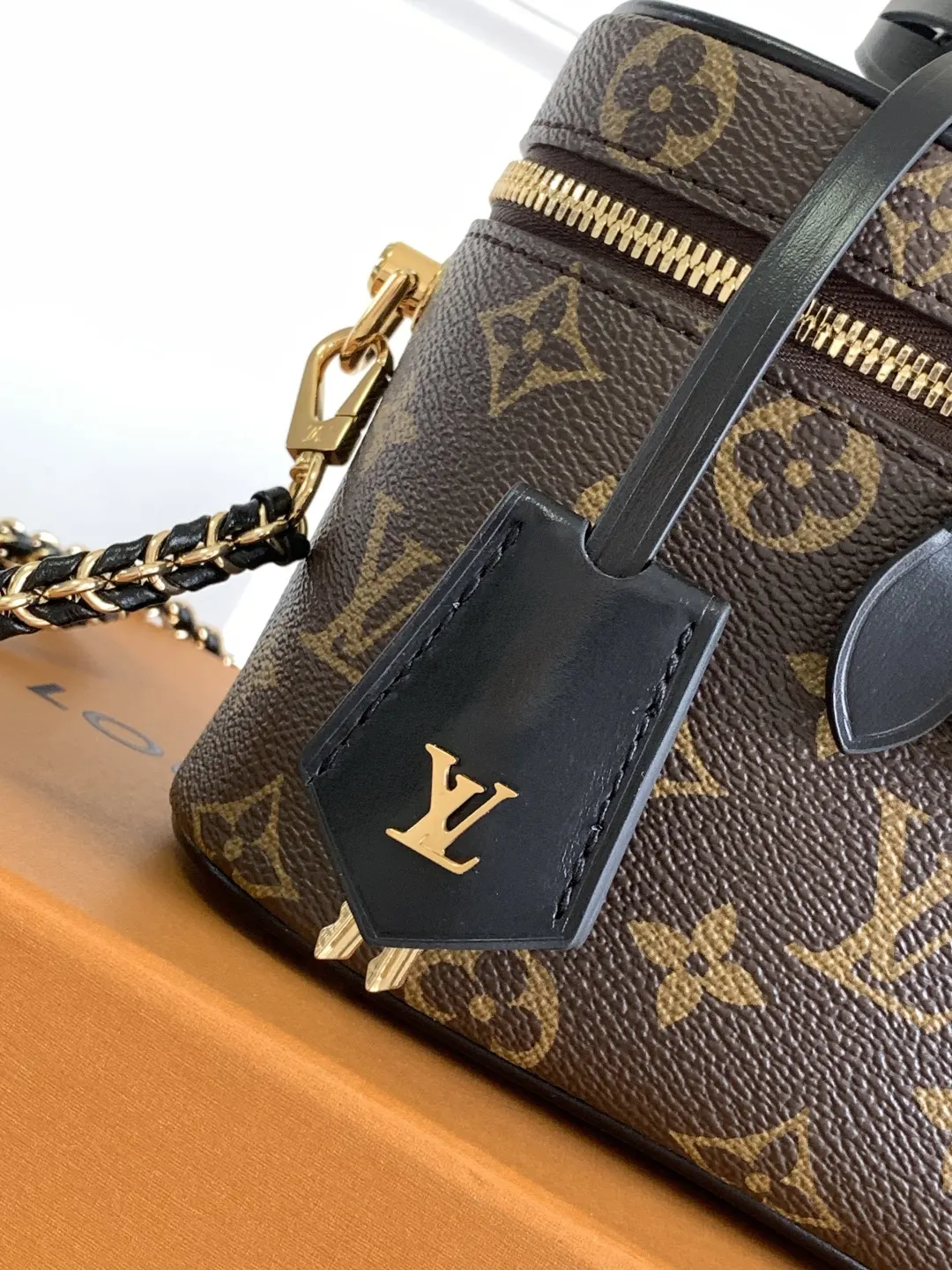 Louis Vuitton Chain Bag Canvas