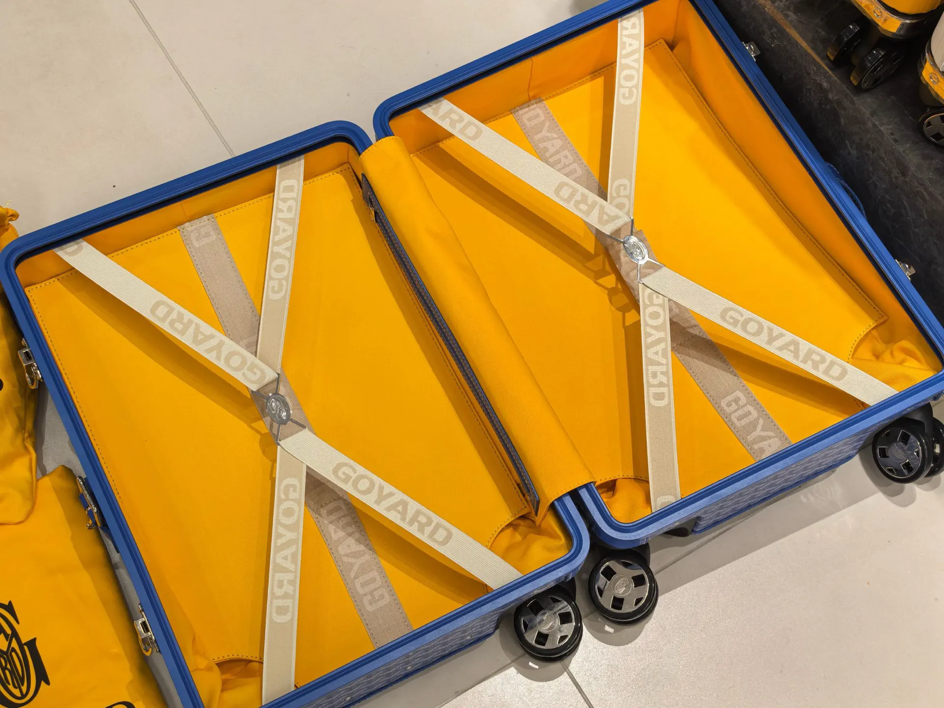 Goyard 戈雅 寸登机箱 全手工精心打造 行李箱 旅行拉杆款 輕便出行款(數字8) Goyard 戈雅 寸登机箱 全手工精心打造 行李箱 旅行拉杆款 輕便出行款(數字8)