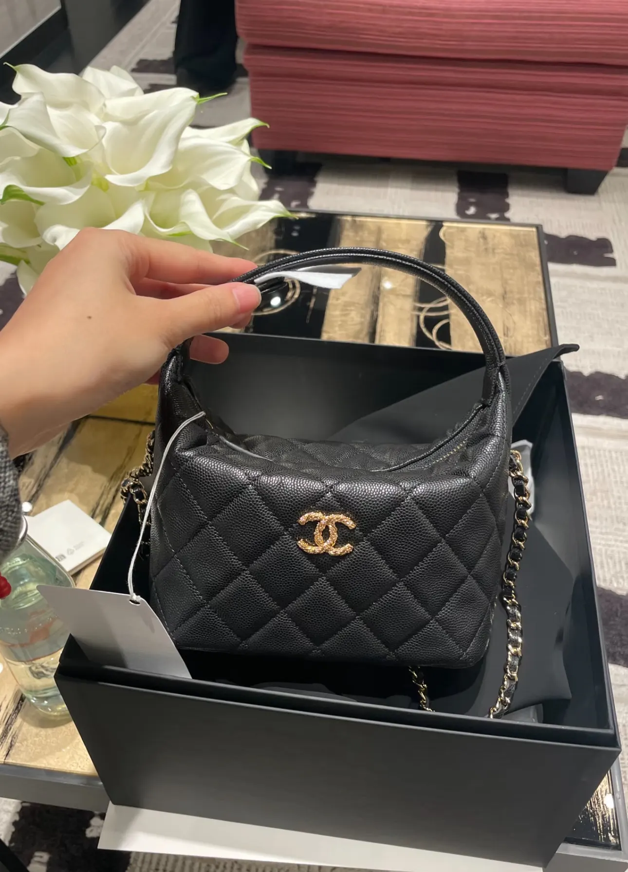 CHANEL 黑色牛皮Hobo腋下包 金扣款