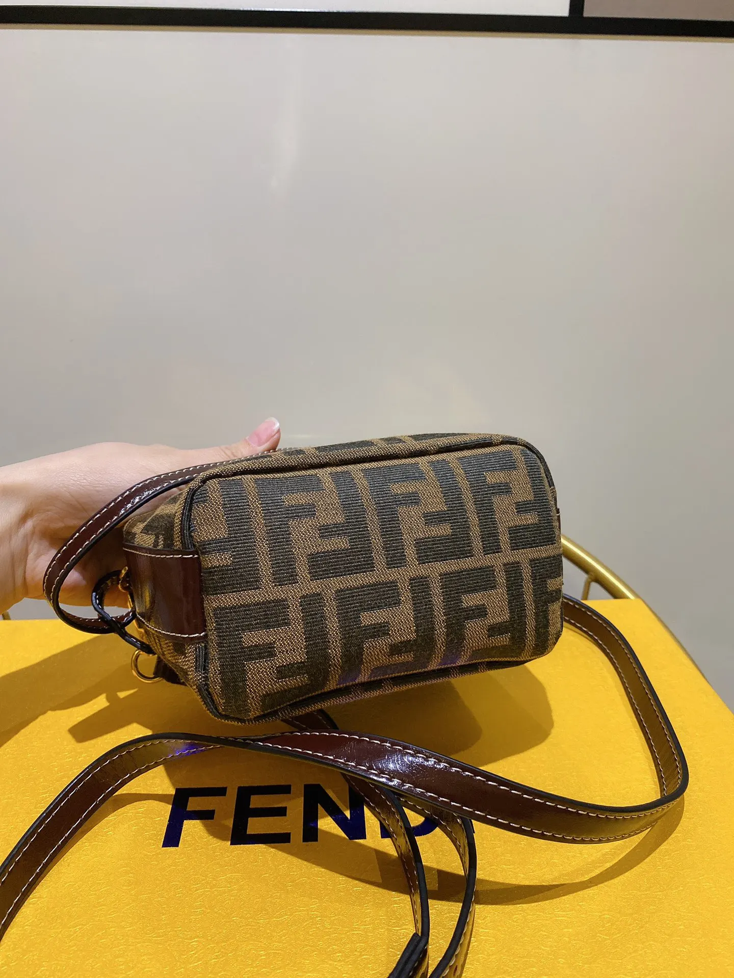 Fendi 老花 出厂价 芬迪 vintage mi 化妆包 便携收纳款