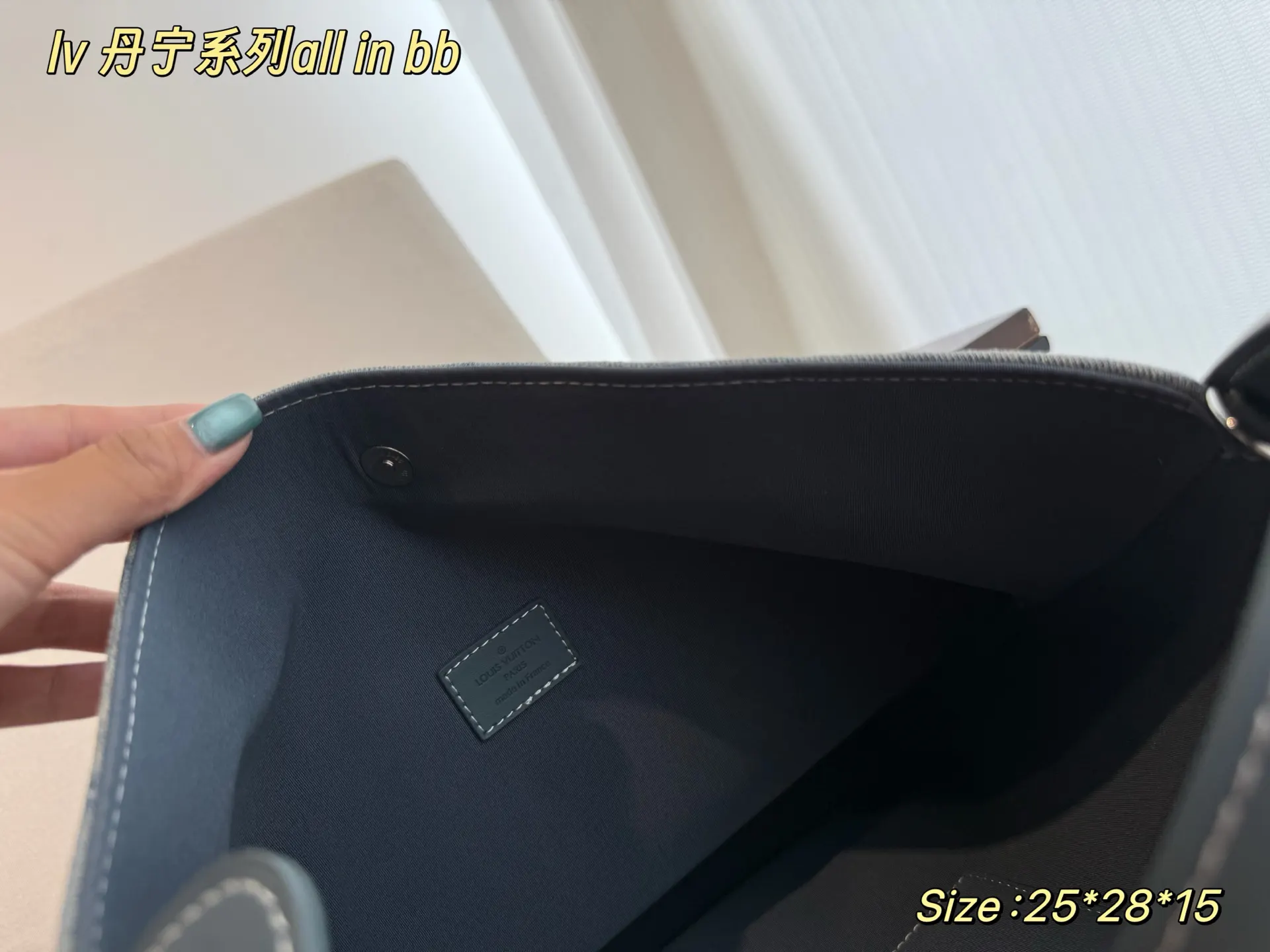 Neverfull 斜背包 輕便斜挎款(數字9) Neverfull 斜背包 輕便斜挎款(數字9)