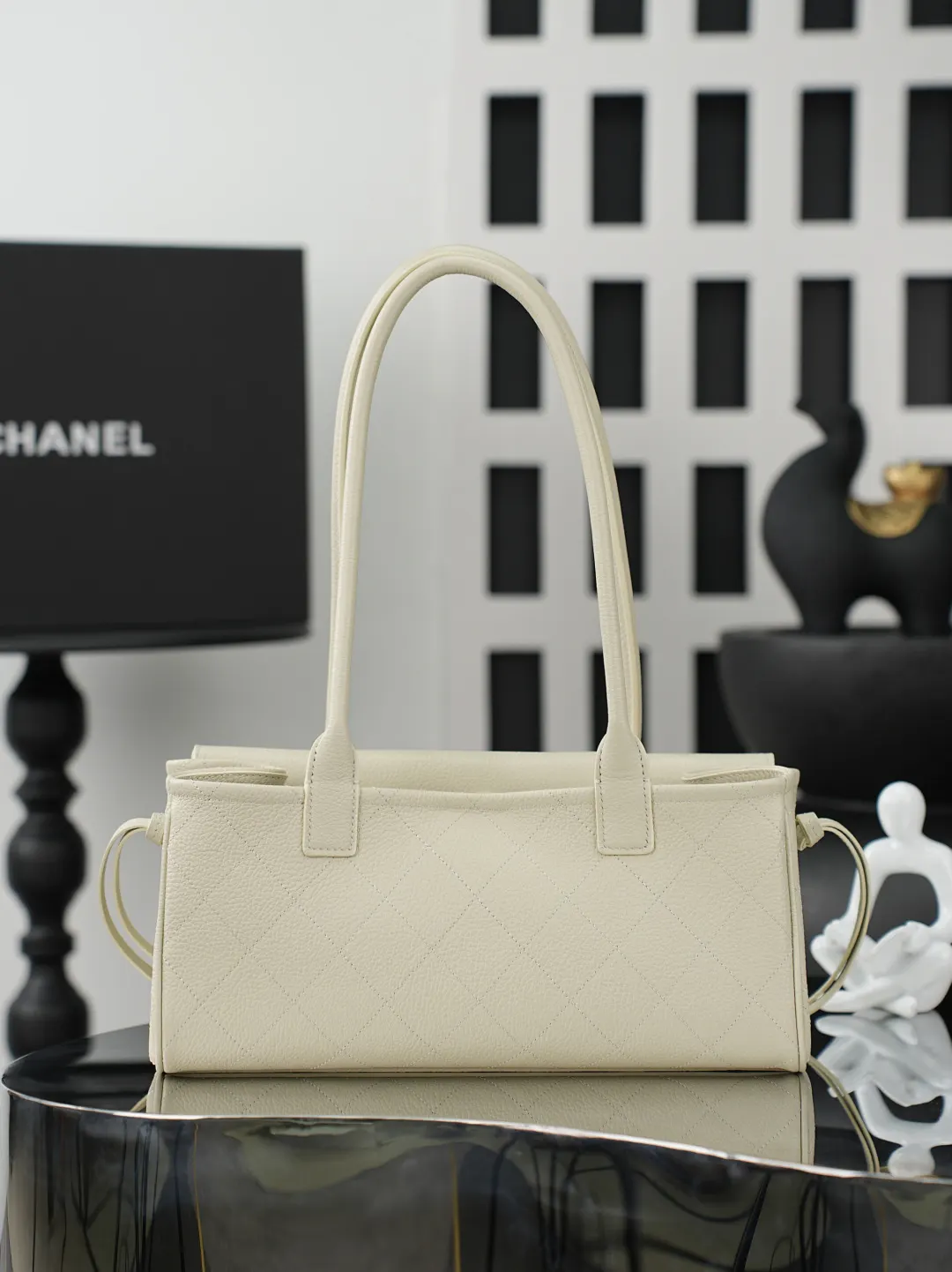 Chanel White Hobo Shoulder Bag Vintage Leather