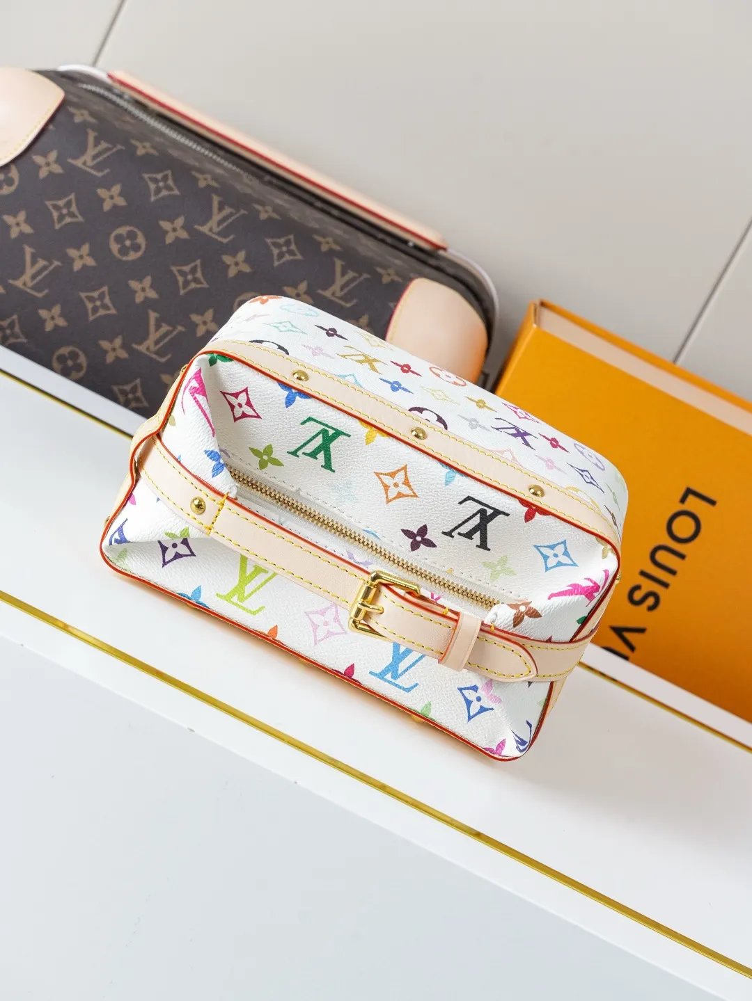 LV 牛皮 收纳包 旅行收纳款