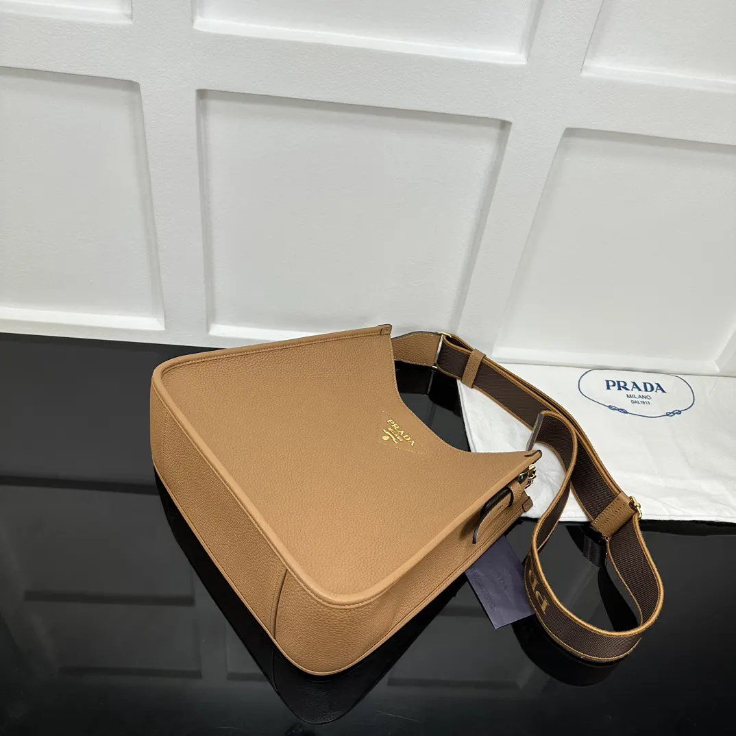 Prada 金色 托特包