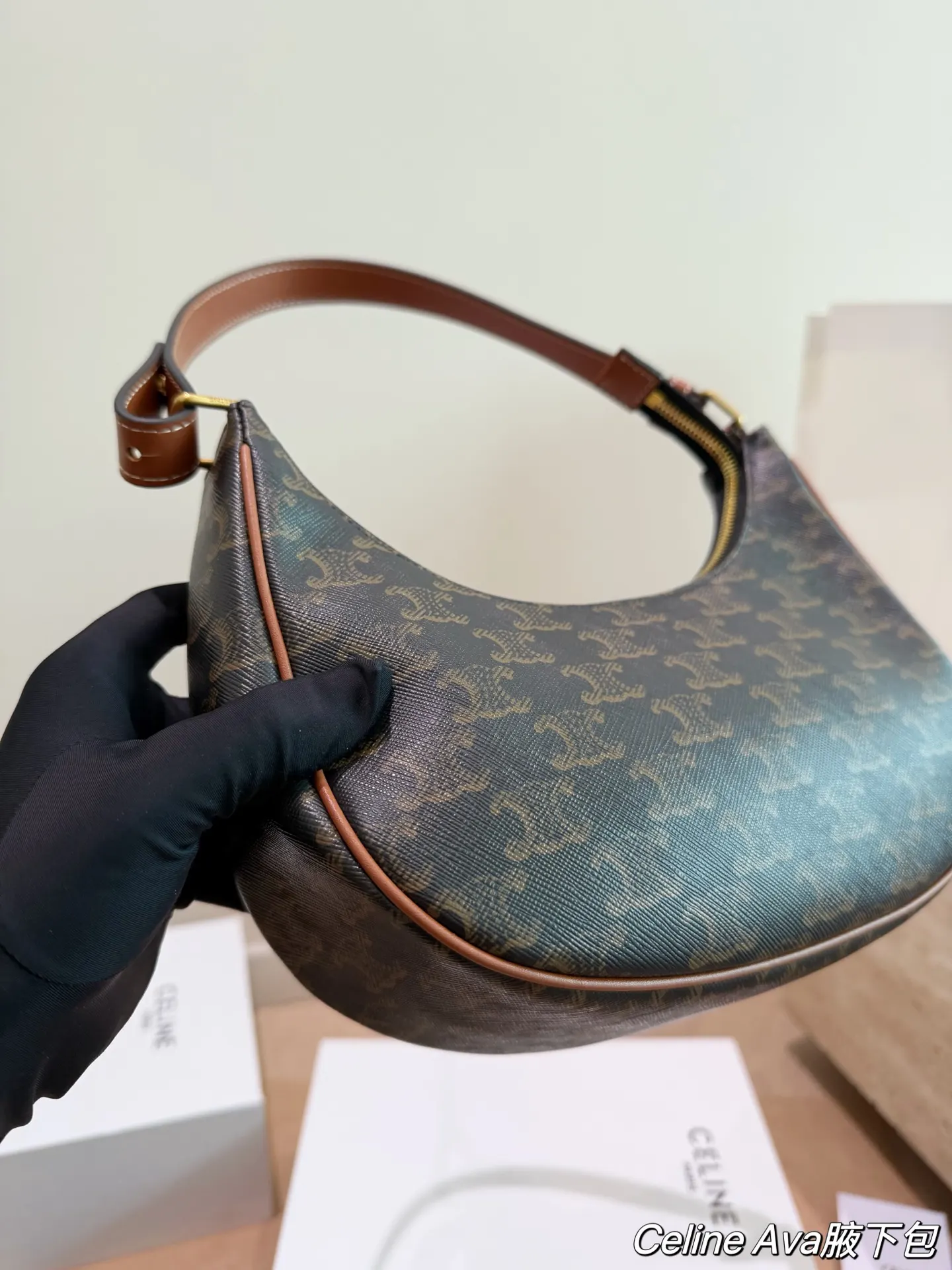 Celine Triomphe 腋下包 復古腋下背款(數字9) Celine Triomphe 腋下包 復古腋下背款(數字9)