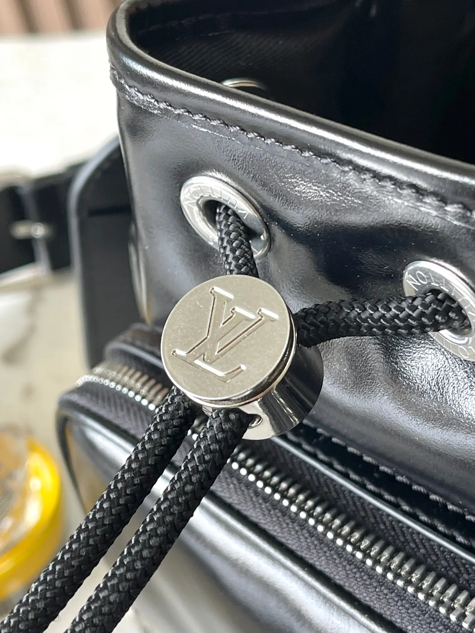 黑色 牛皮 特价 Noé Carg 水桶包 休閒水桶款(數字9) 黑色 牛皮 特价 Noé Carg 水桶包 休閒水桶款(數字9)