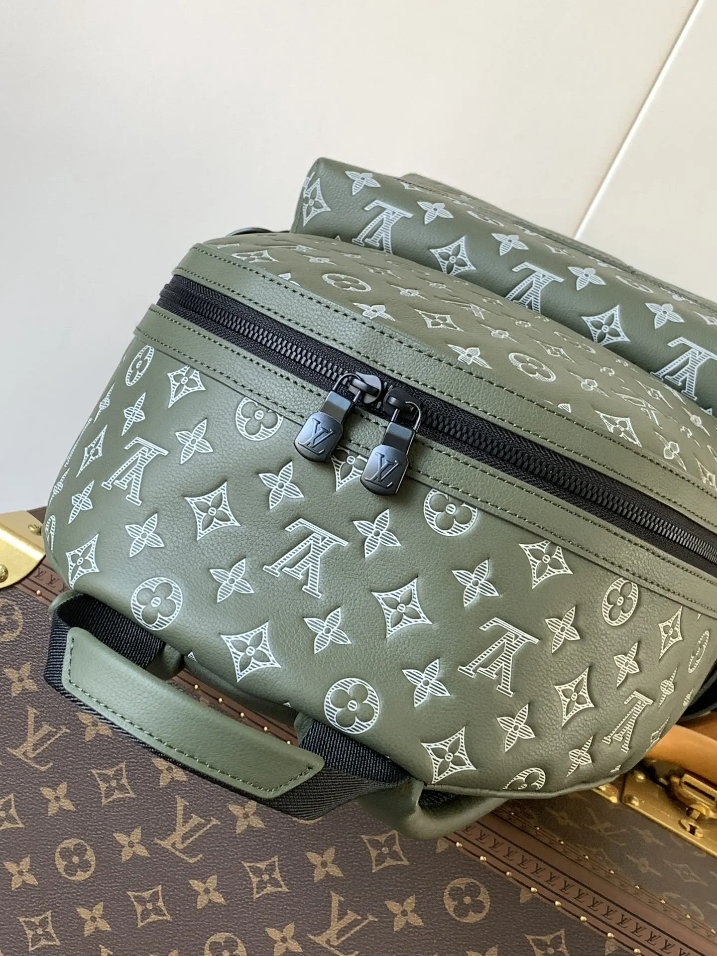 綠色 牛皮 外袋便于取放随行物品 内袋实现有序收納 雙肩包 实用雙肩款