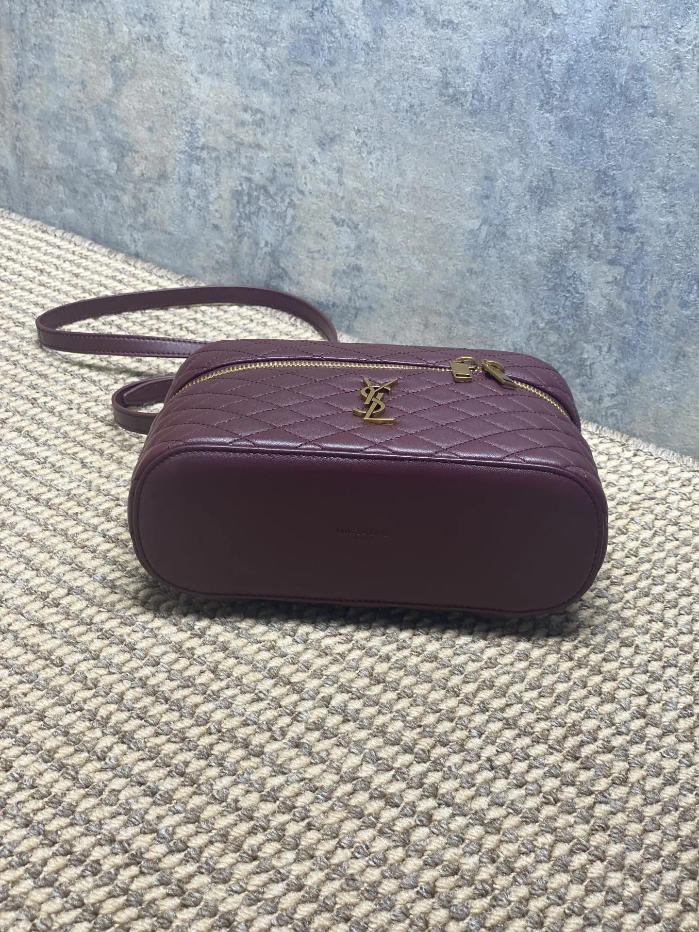 YSL 羊皮 新到巨无霸化妝包 羊皮質感的大gaby 也是R 便携收納款
