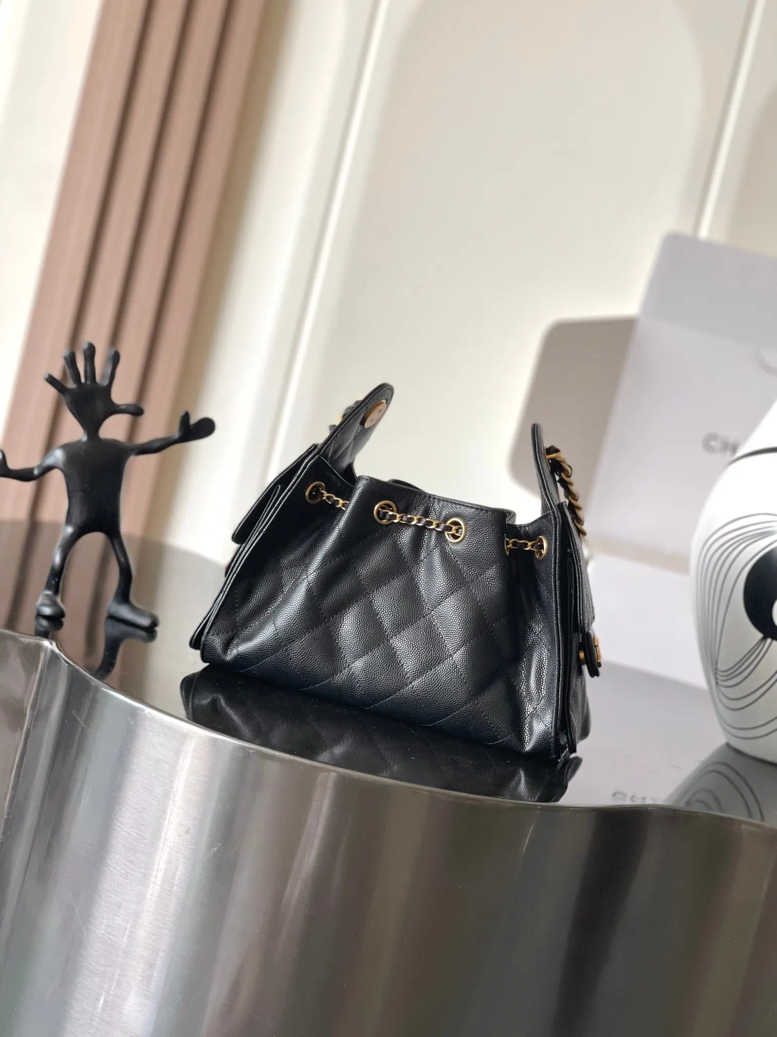 Chanel Cowhide Hobo Underarm Bag One Shoulder Back Image 3 Chanel Cowhide Hobo Underarm Bag One Shoulder Back Image 3