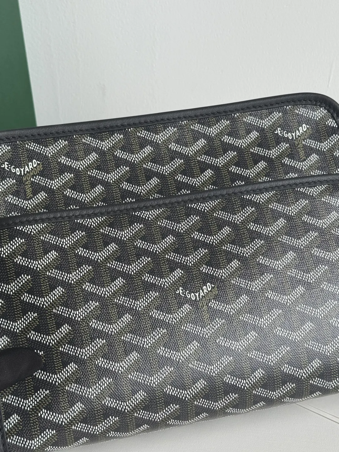 Goyard 黃色 牛皮 手拿包 精致手拿款(數字9) Goyard 黃色 牛皮 手拿包 精致手拿款(數字9)