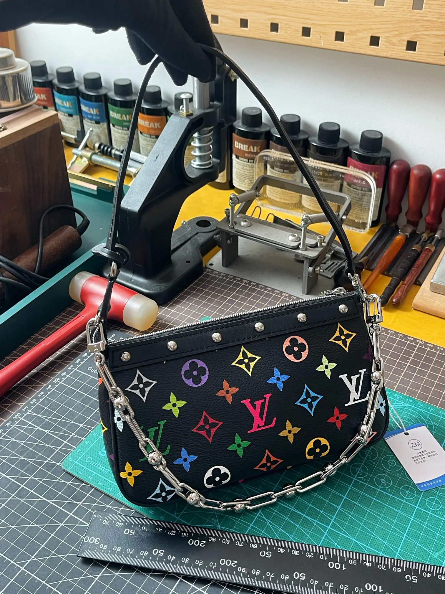 LV 牛皮 中免 动态码 黑彩 鏈條包 精致鏈條款