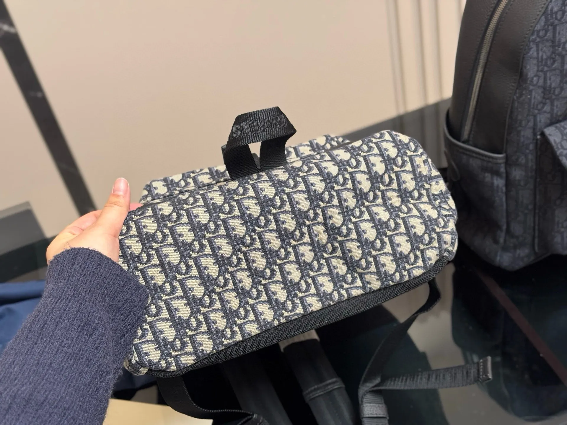 Dior 雙肩 男女背都好看 作为一只合 雙肩包 实用雙肩款