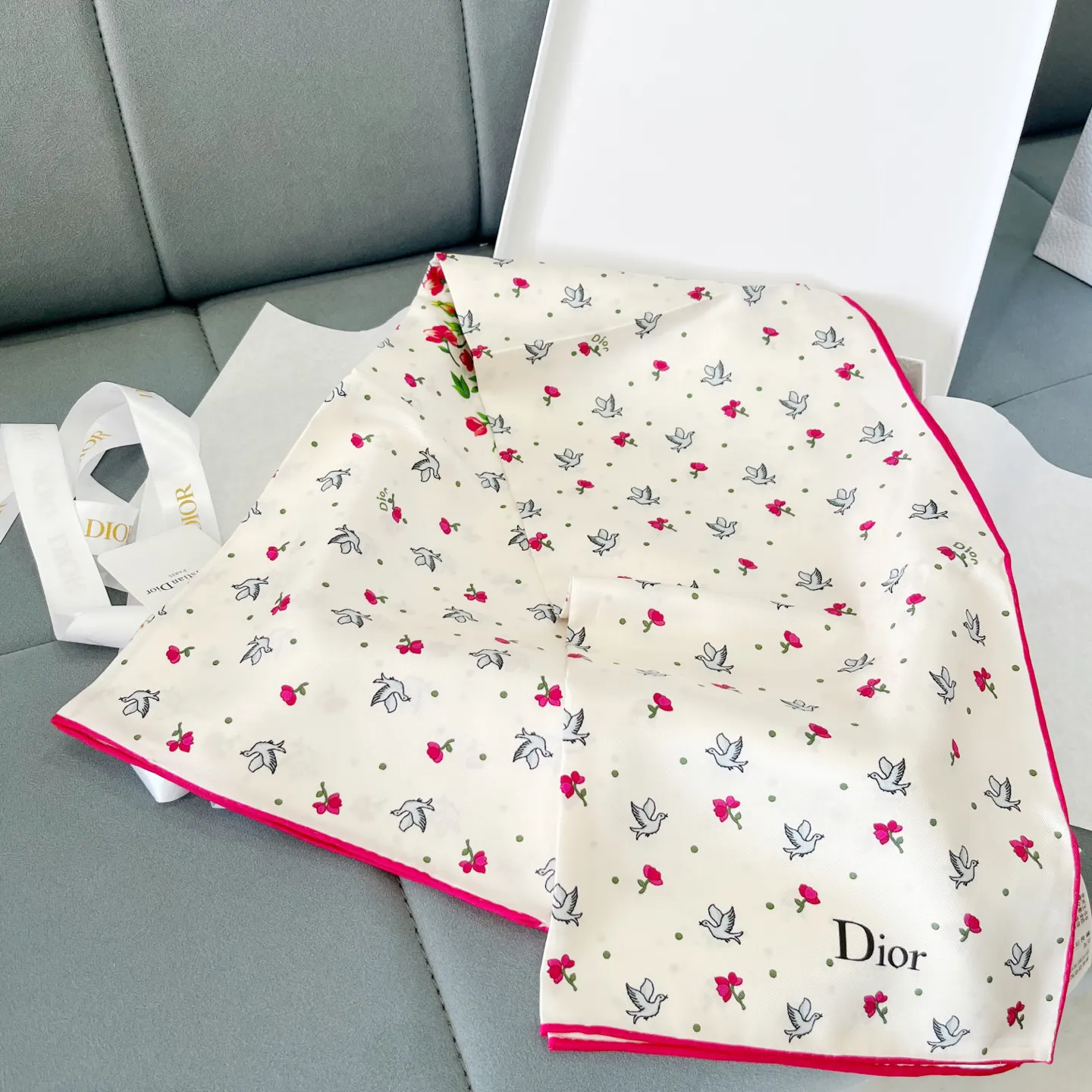 Dior 白色/红色 围巾