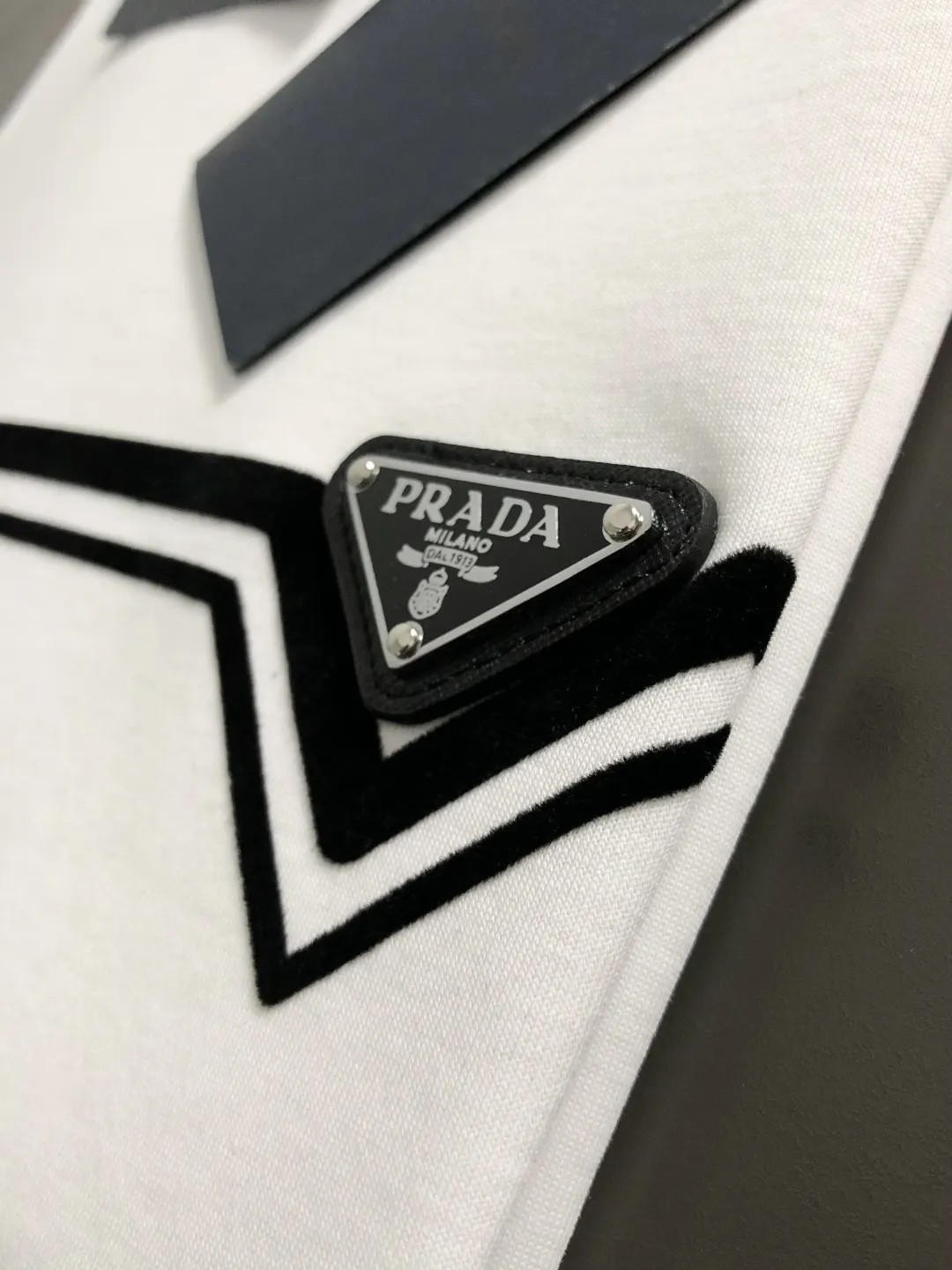 PRADA 白色Logo短袖T恤 休閒款