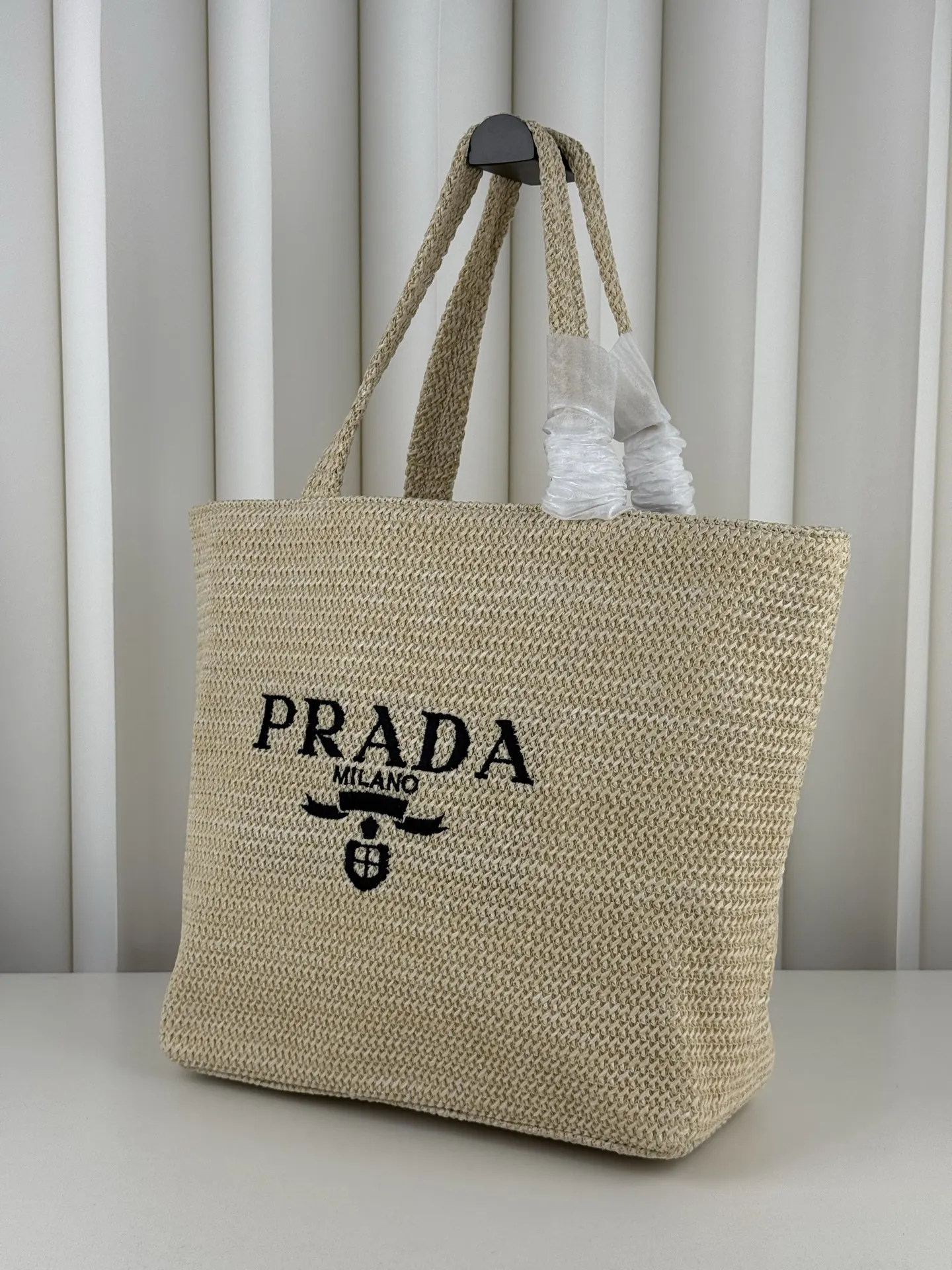 Prada 草编度假包 黑 杏双色 软乎乎编织袋 度 手拿包 精致手拿款