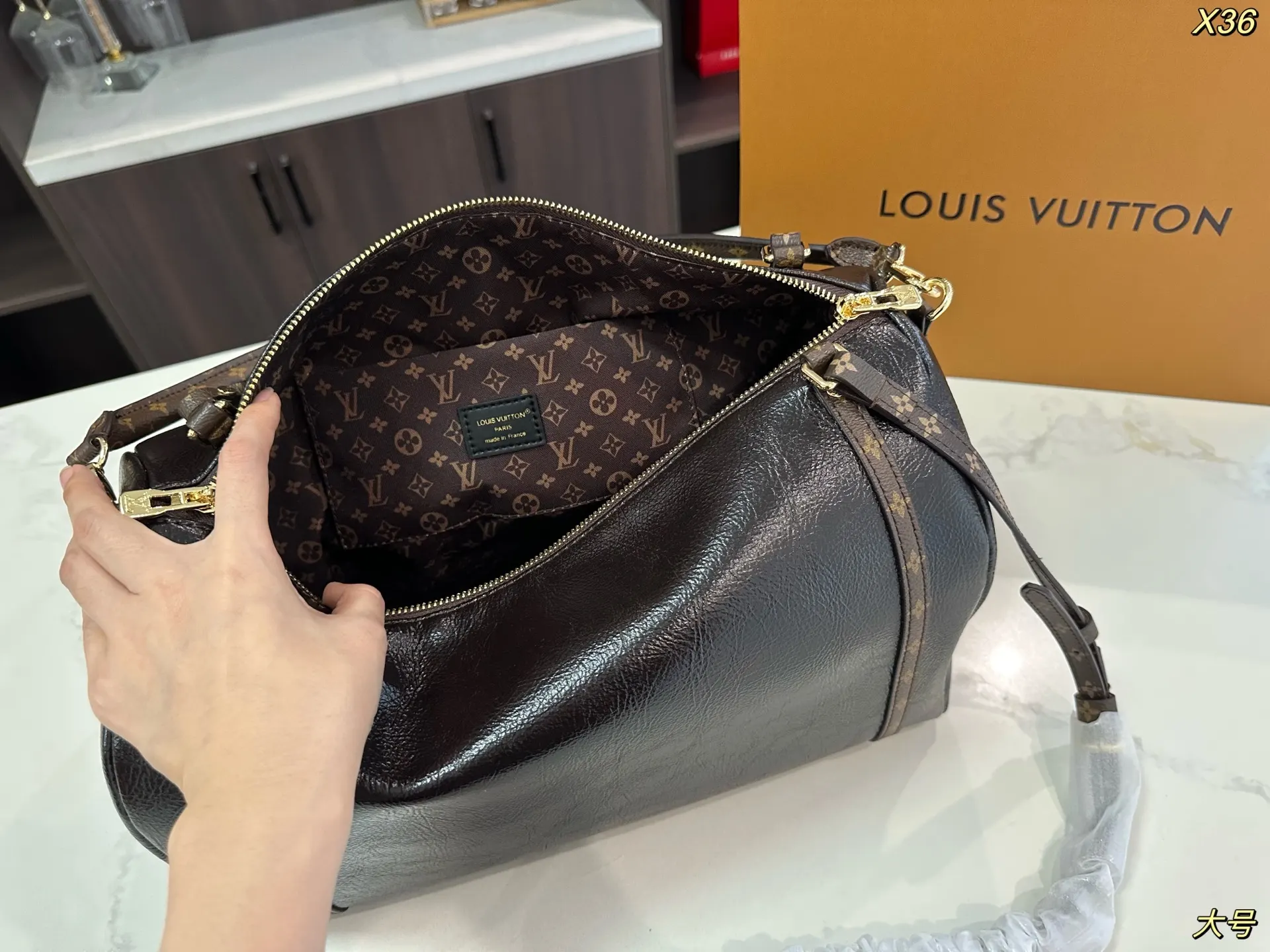 LV 斜挎包 轻便斜挎款